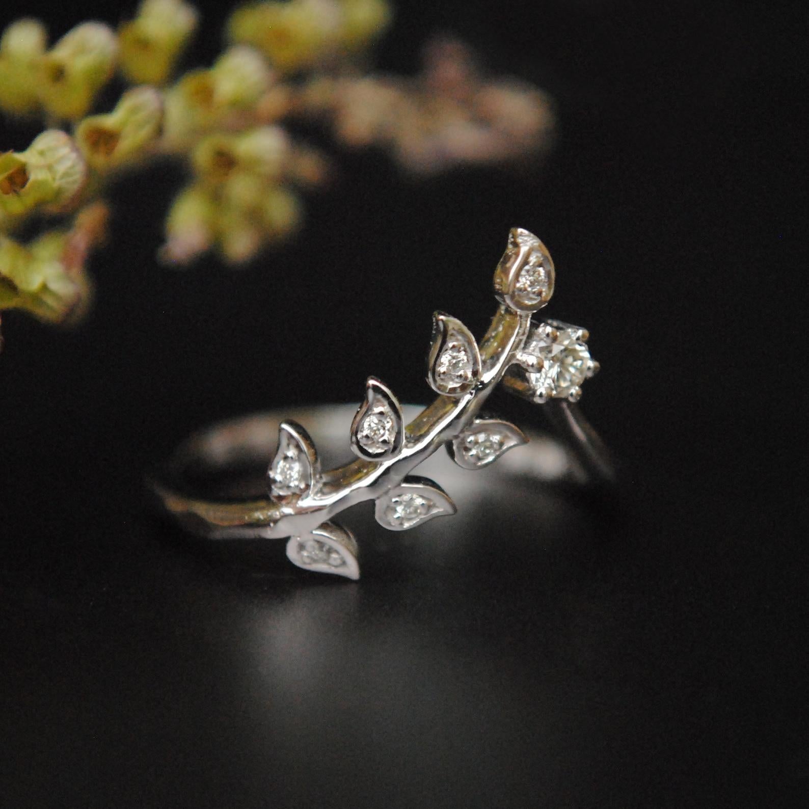 Diamond Vine Leaf Ring 14k Gold Ring Stack Leaf Vine V Band Minimalist Jewellery For Sale 2