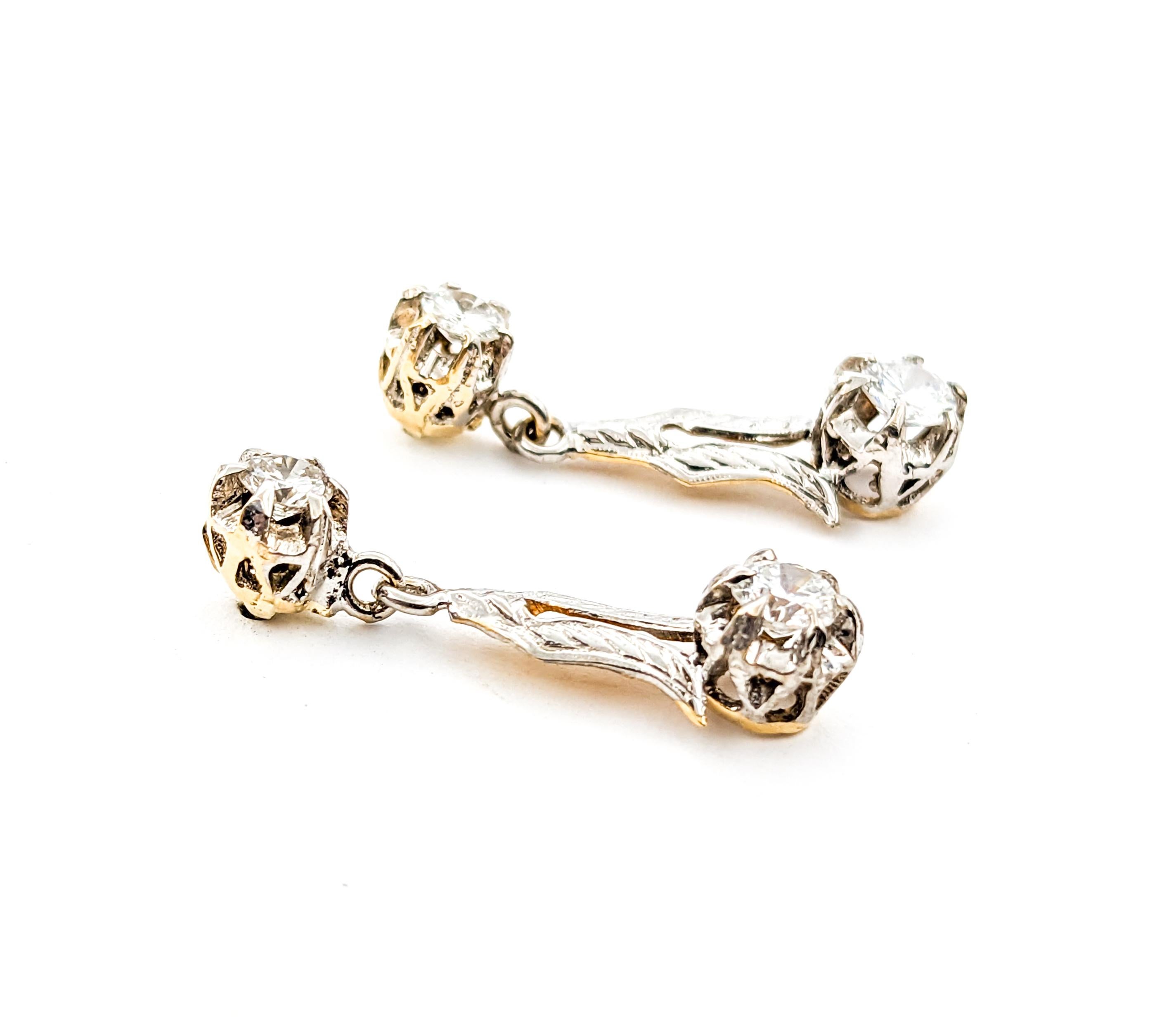 Taille ronde Boucles d'oreilles pendantes vintage en or bicolore avec diamants en vente