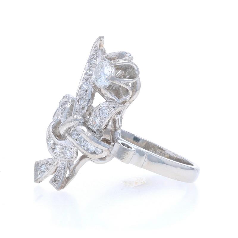 Anello a grappolo con diamante vintage a nastro floreale - 950 Brilliante rotondo 0,40 ct. In condizioni ottime in vendita a Greensboro, NC