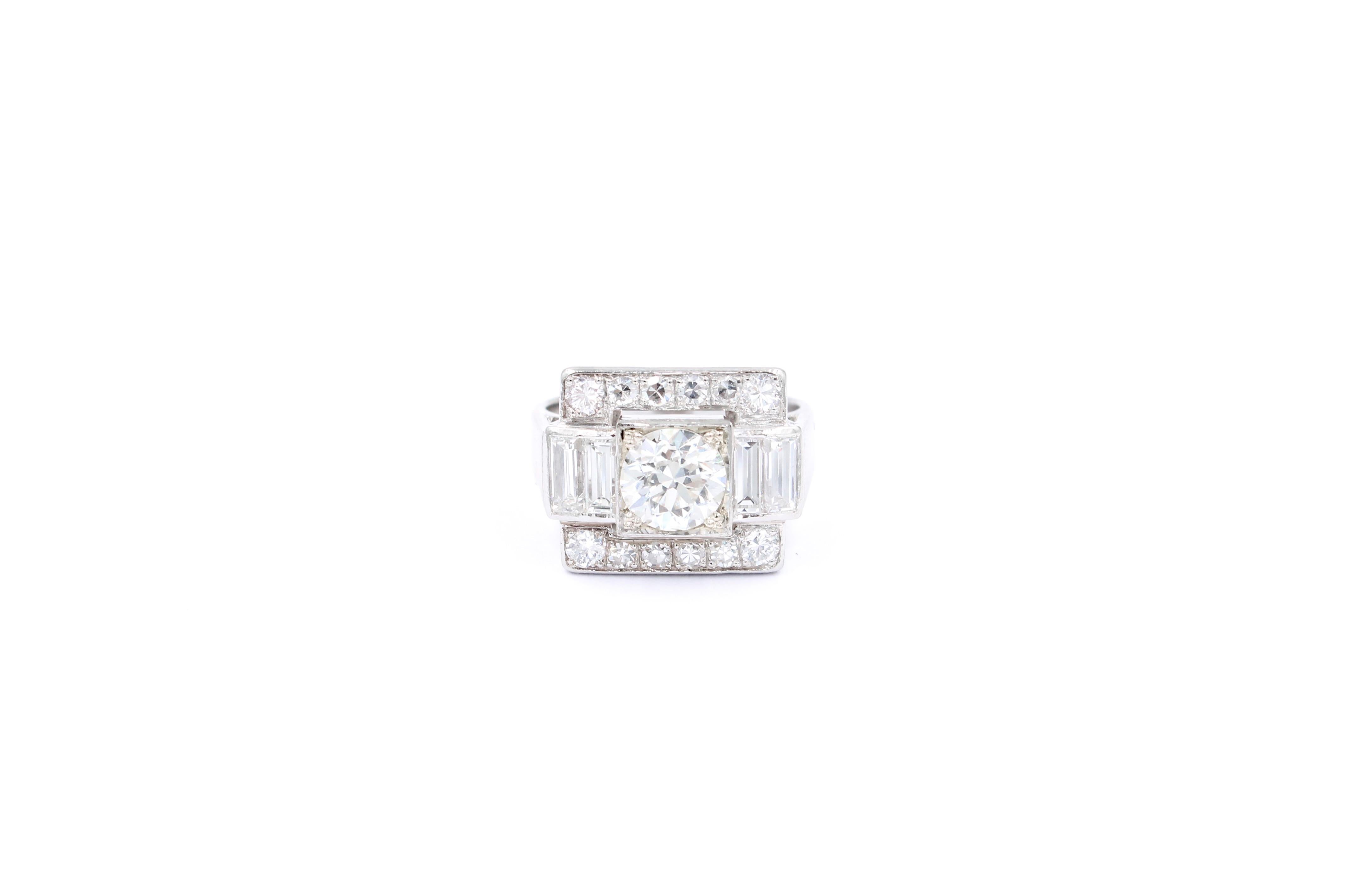 Unique squared Vintage ring circa 1950 in perfect condition. 

The ring is made of white gold 18 Karat. 

The ring is set with a center modern curt diamond of 1.08 Carats ( estimated H color - Vs clarity), 4 baguette shape diamonds for a total of