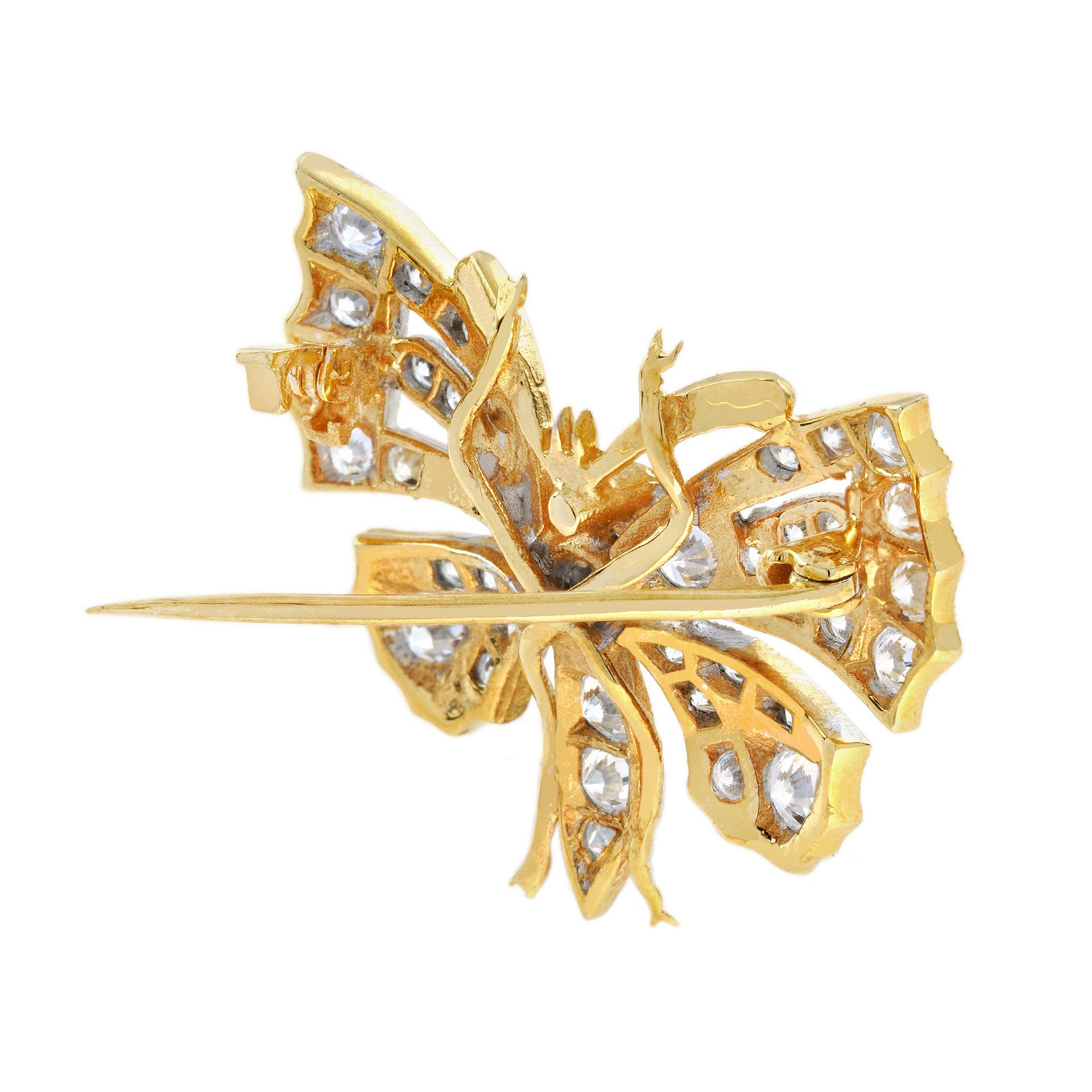 Diamond Vintage Style Butterfly Brooch in 18K Two Tone Gold In New Condition For Sale In Bangkok, TH