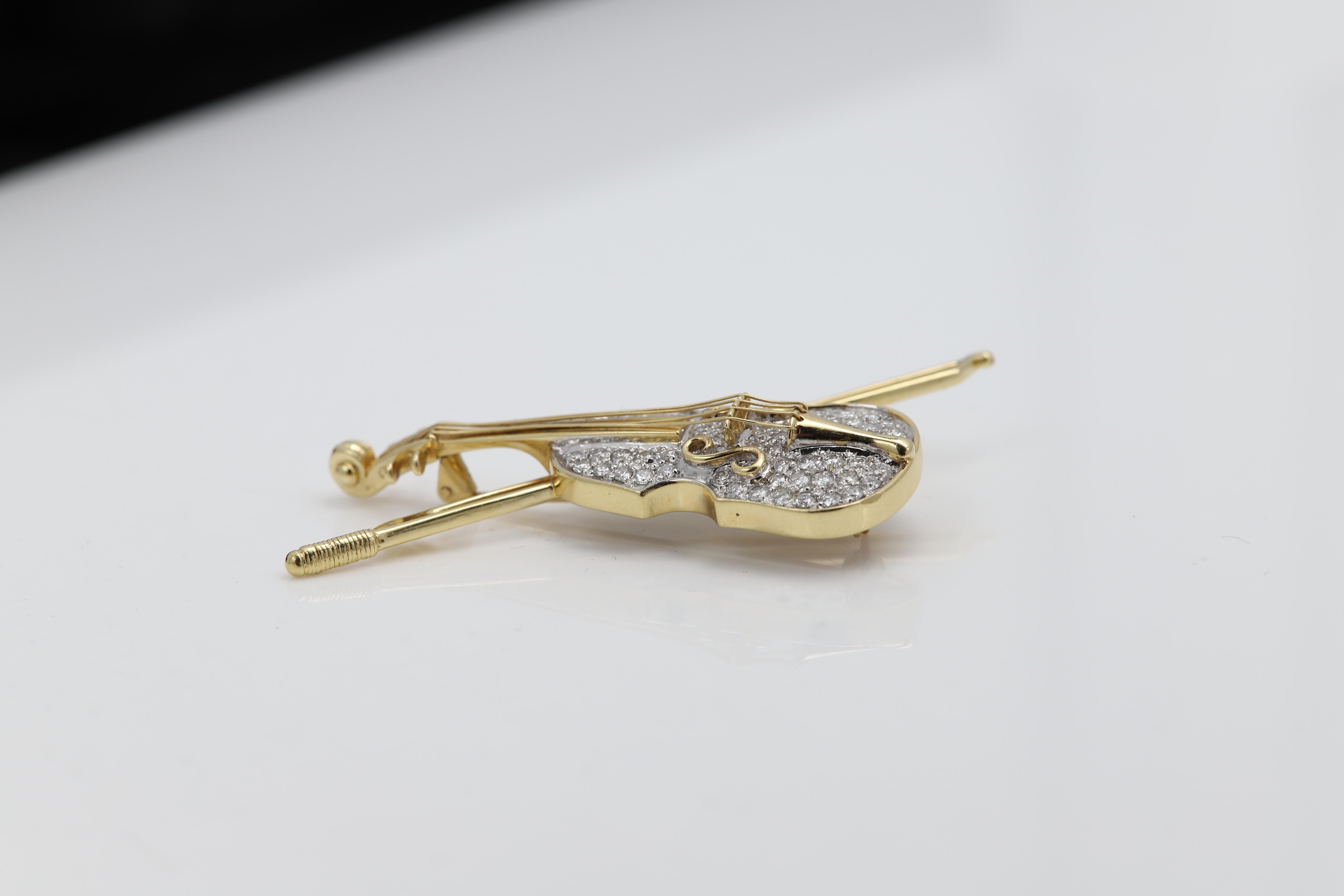 Diamond Violin Brooch Circa 1960 Brooch Pin Vintage Miniature Violin 14 karat In Excellent Condition For Sale In Brooklyn, NY