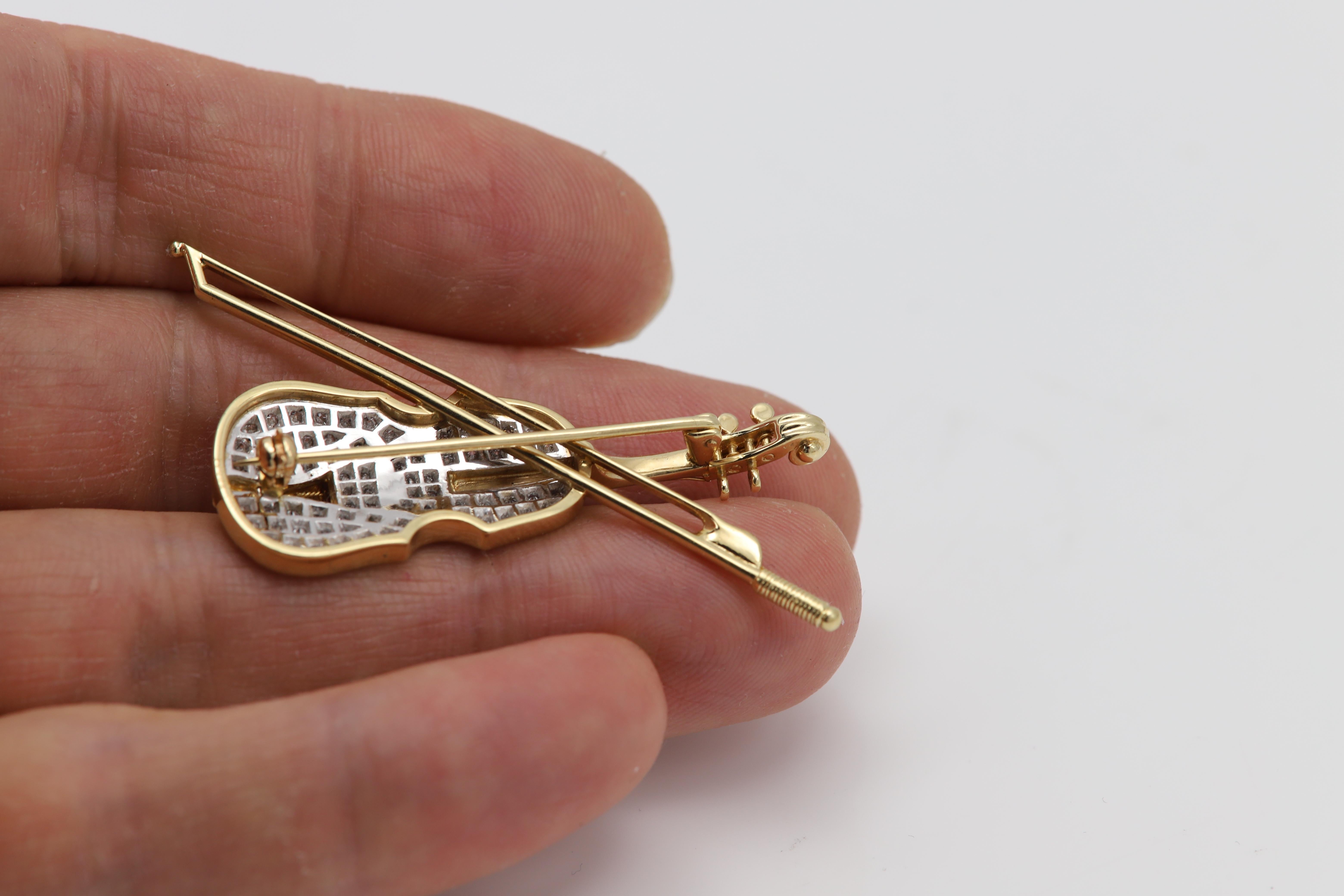 Diamond Violin Brooch Circa 1960 Brooch Pin Vintage Miniature Violin 14 karat For Sale 2