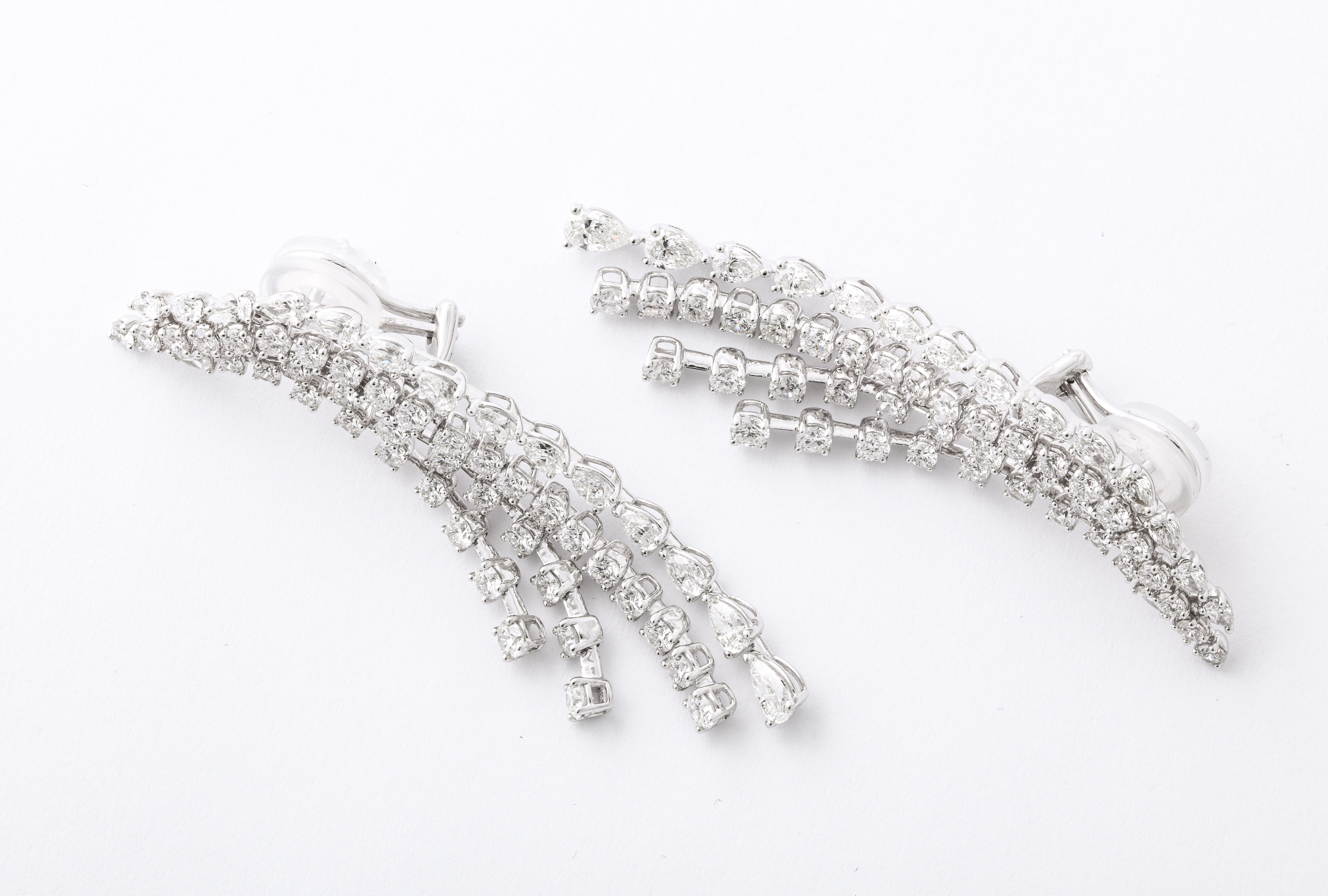 Diamond Waterfall Dangle Earrings In New Condition In New York, NY