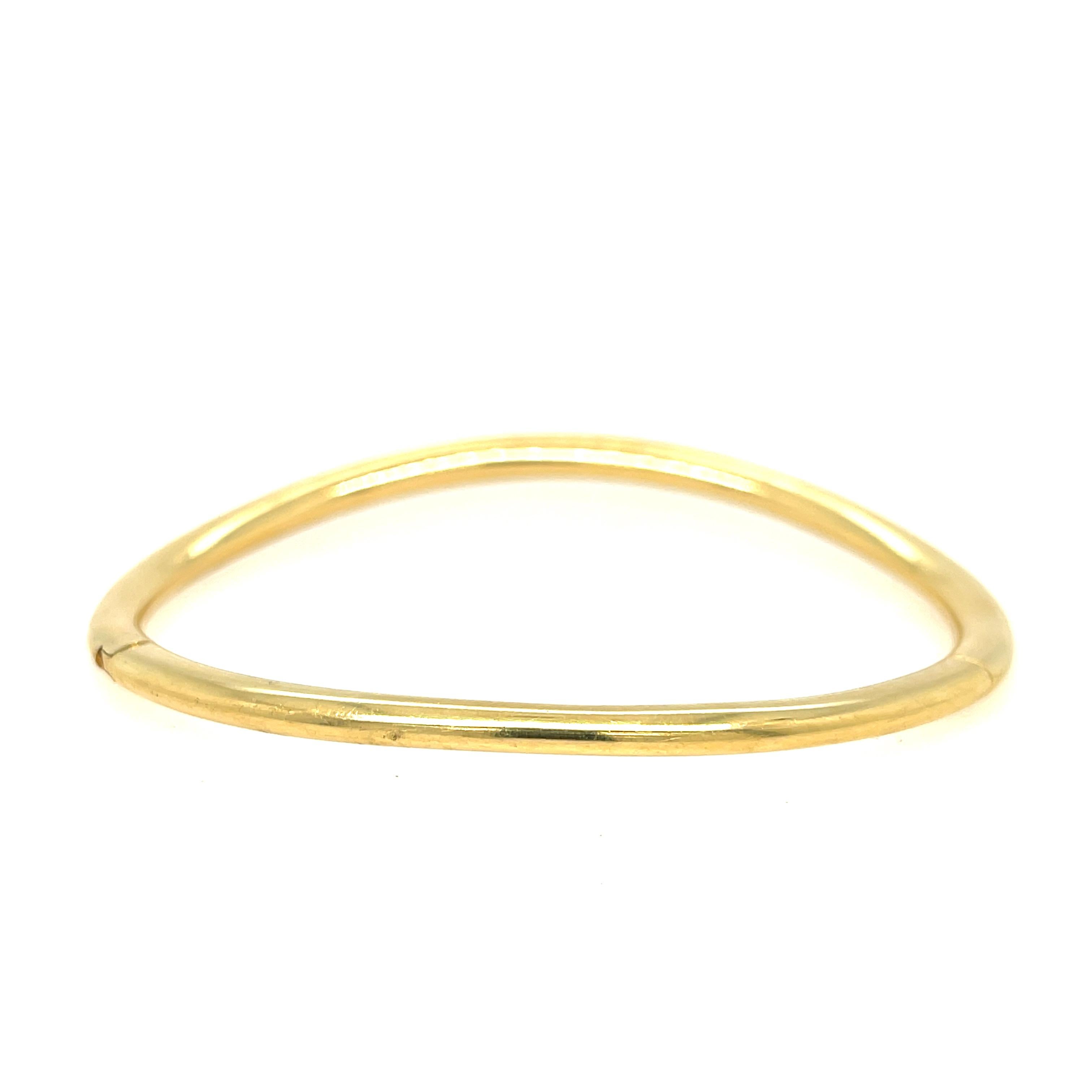 Diamond Wave Bangle in 18K Yellow Gold. The bangle feature 42 round diamonds with an approximate 1.05 ctw.  

circumference 6.5 inches
diameter 2.25 inches
3mm to 3.9mm wide
30.9 grams