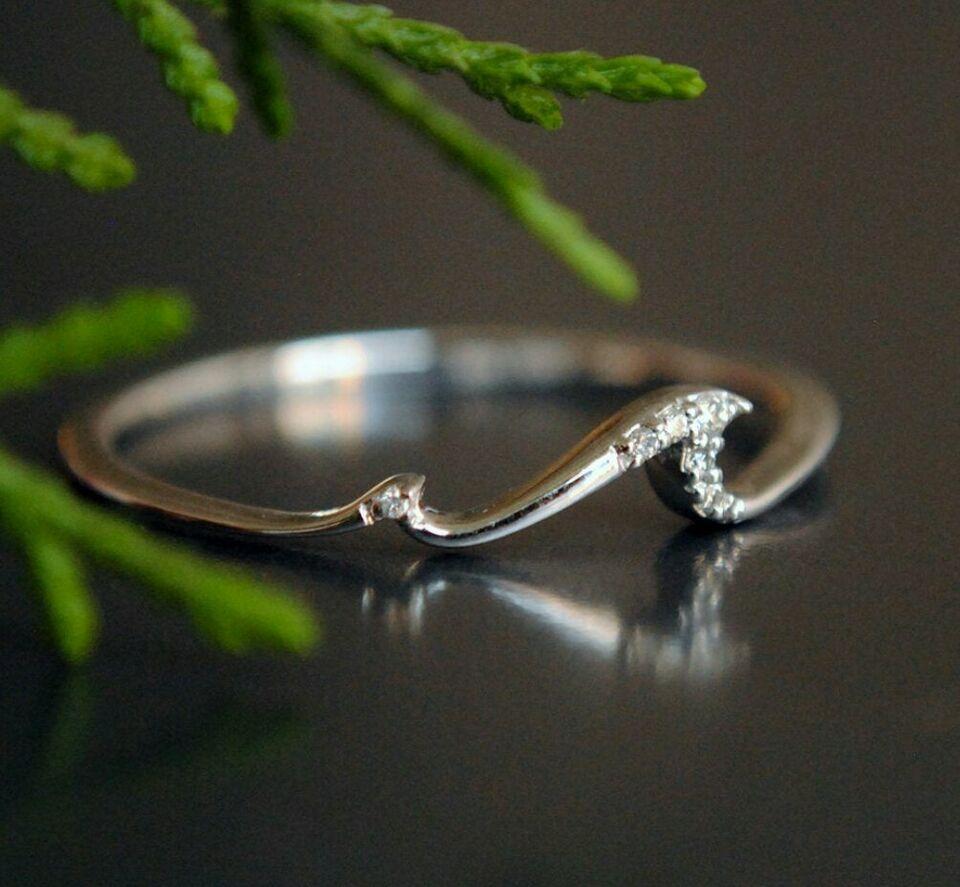 Diamond Wave Ring 14k Gold Ocean Tide Current Band Wave Surfer Ring Ocean Lover. For Sale 7