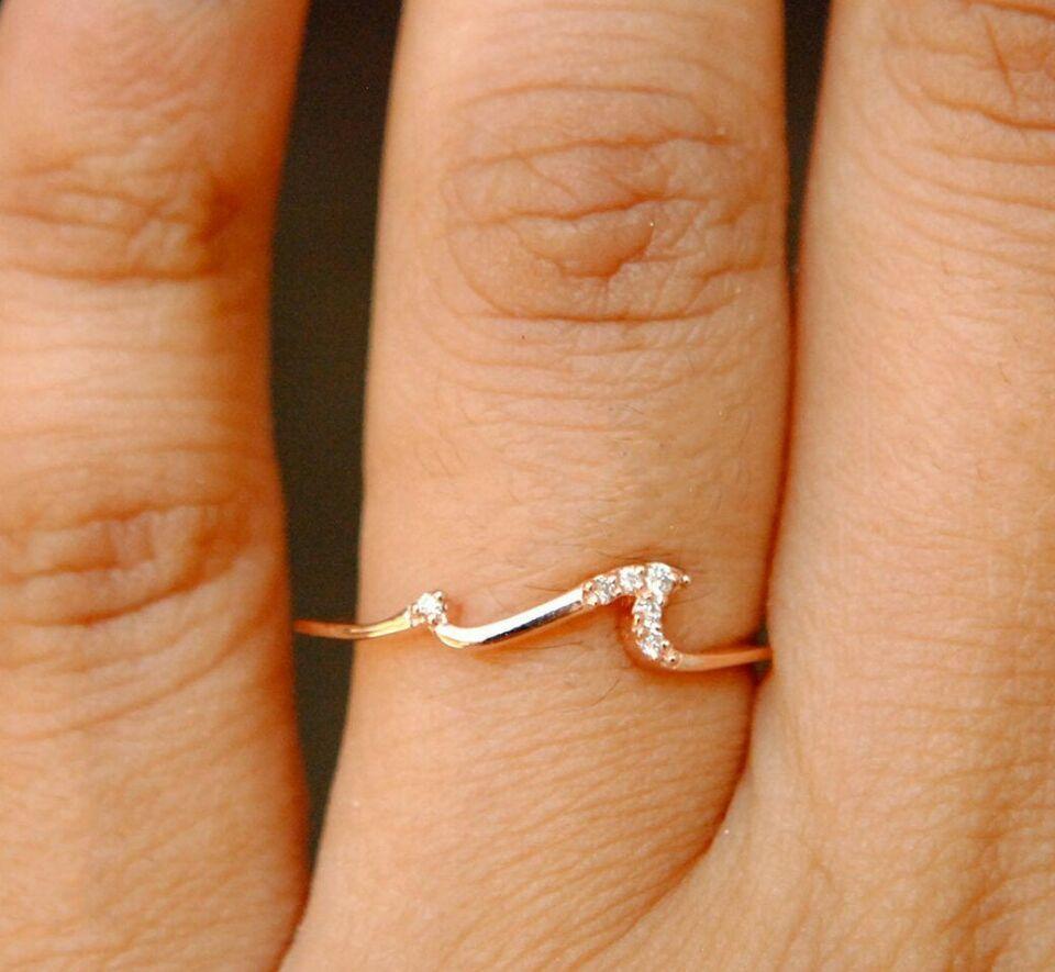 Round Cut Diamond Wave Ring 14k Gold Ocean Tide Current Band Wave Surfer Ring Ocean Lover. For Sale