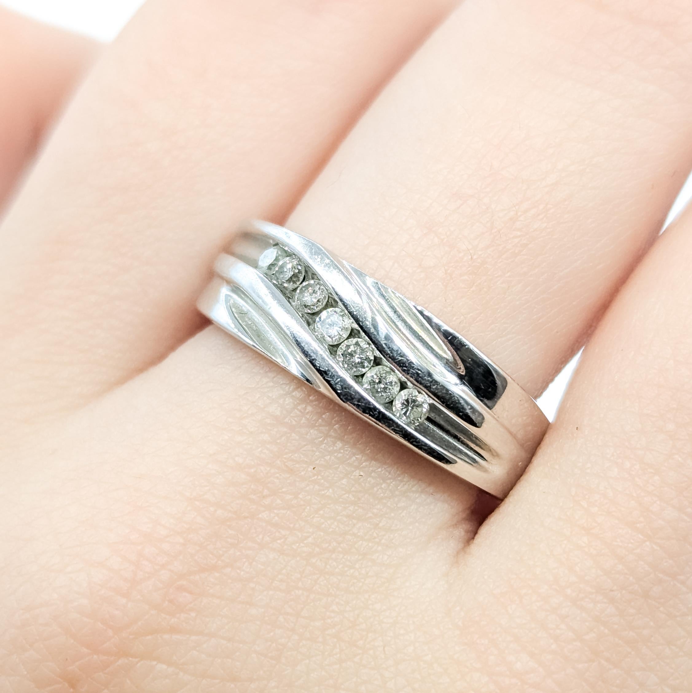 Anello Wave con diamante in oro bianco 10 carati In condizioni ottime in vendita a Bloomington, MN