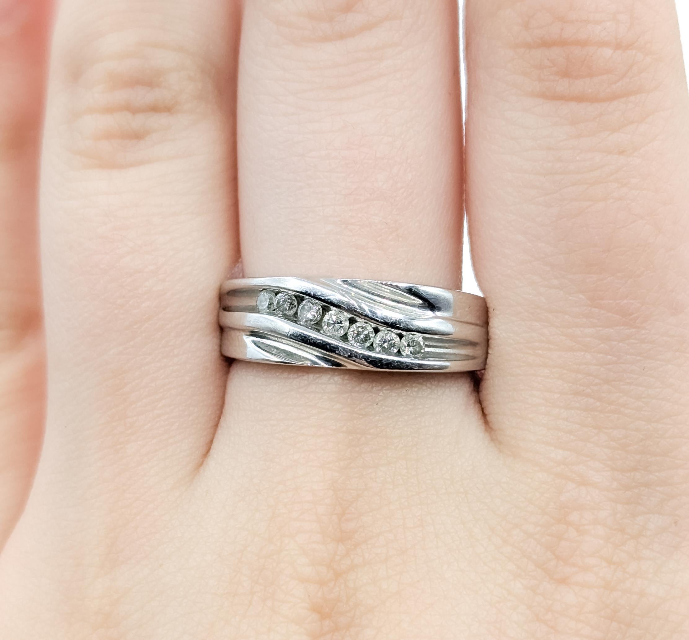 Donna Anello Wave con diamante in oro bianco 10 carati in vendita