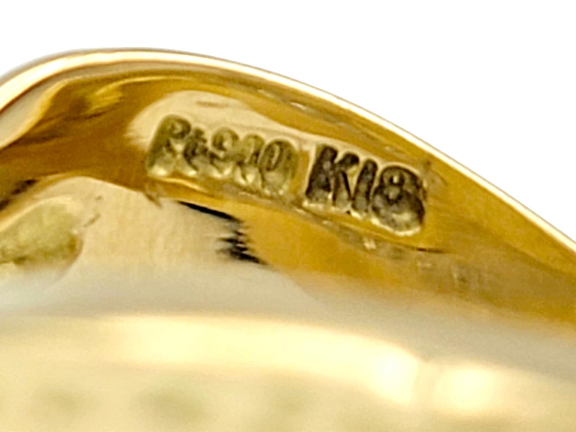 Bague vague martelée et polie en or jaune 18 carats et platine en vente 3