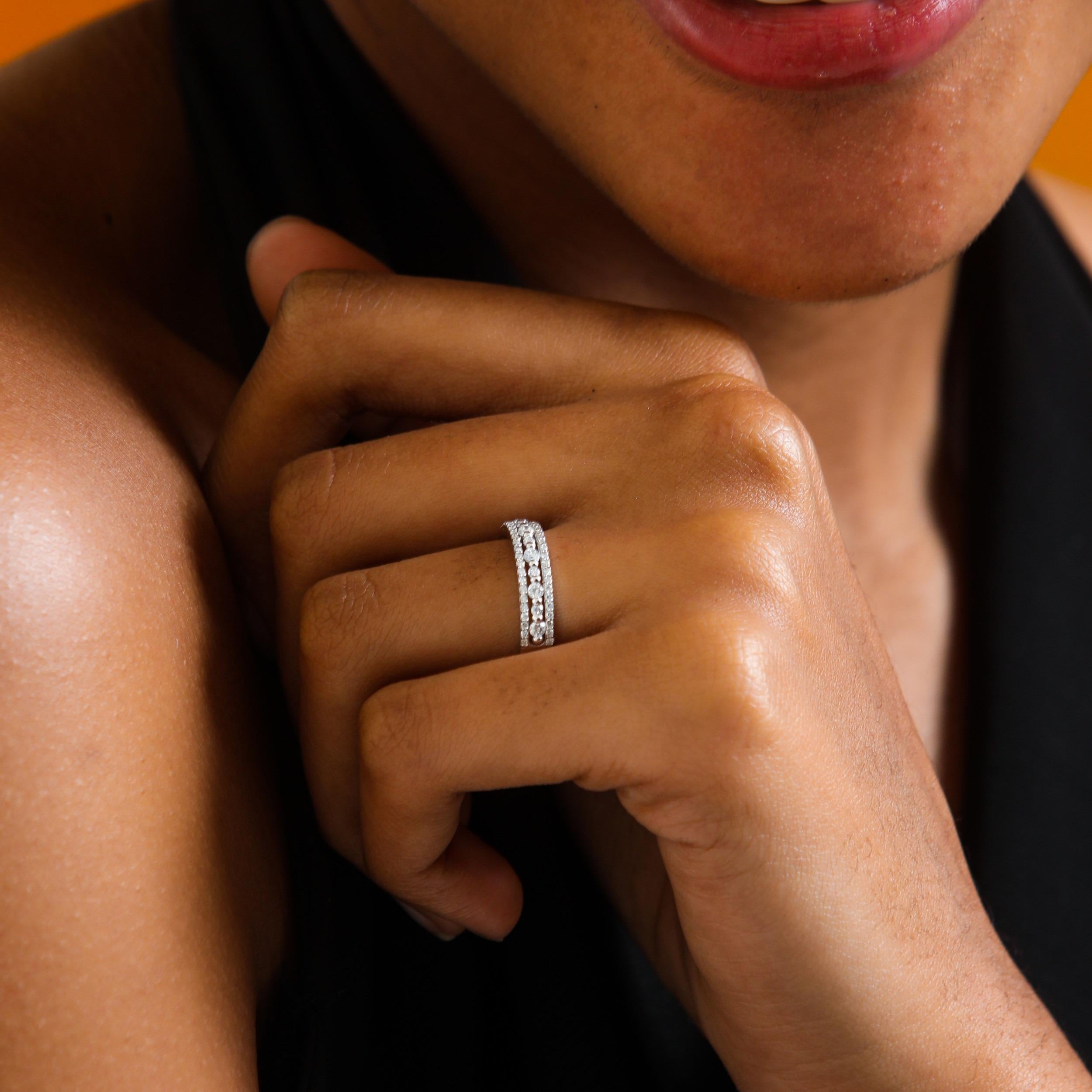 Round Cut Diamond Wedding Band 0.37ct For Sale