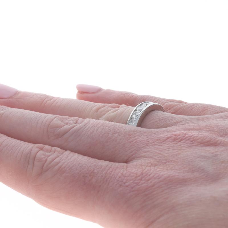 Alliance diamant - 950 Round Brilliante 2.00ctw Channel Set Ring SZ 6 1/2 Pour femmes en vente