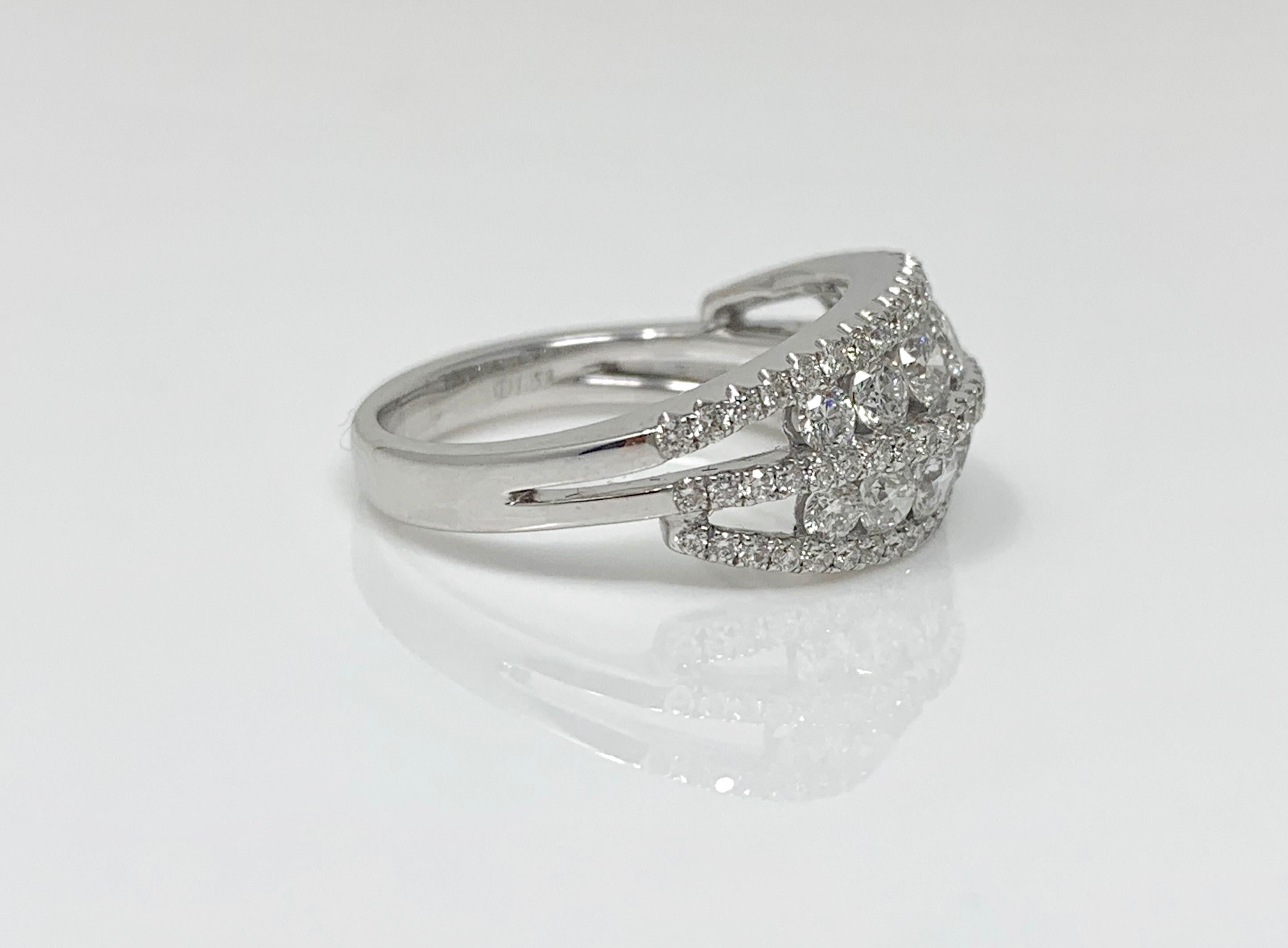 Diamond Wedding Band in 18 Karat White Gold In New Condition For Sale In New York, NY