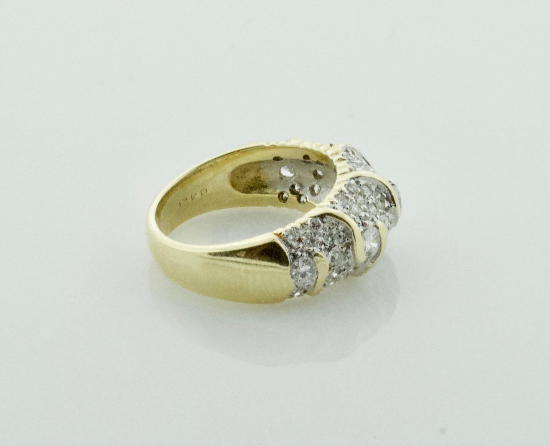 Round Cut Diamond Wedding Band in Yellow Gold 1.20 Carat For Sale