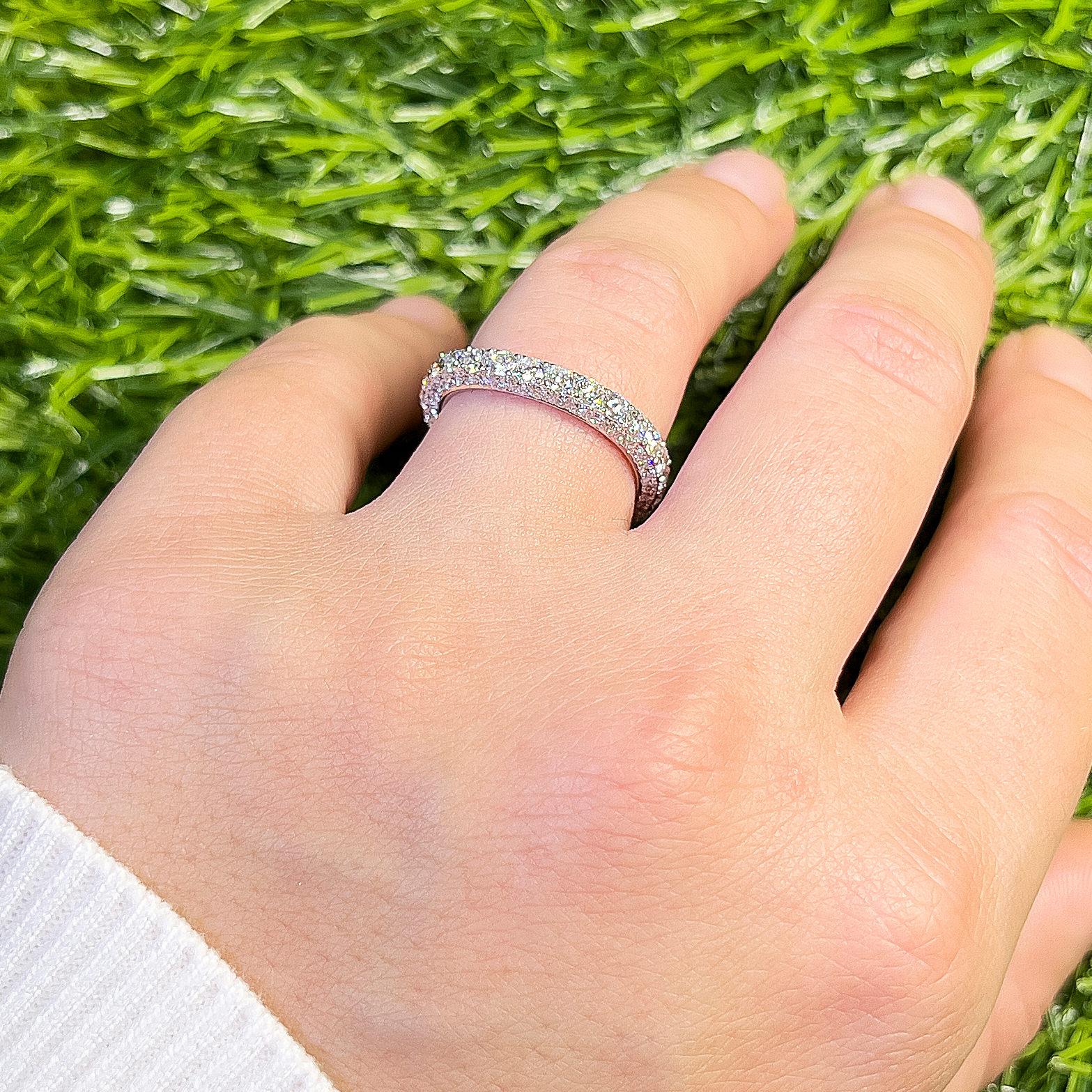 Round Cut Diamond Wedding Band Ring 1.41 Carats 47 Diamonds 18K White Gold For Sale