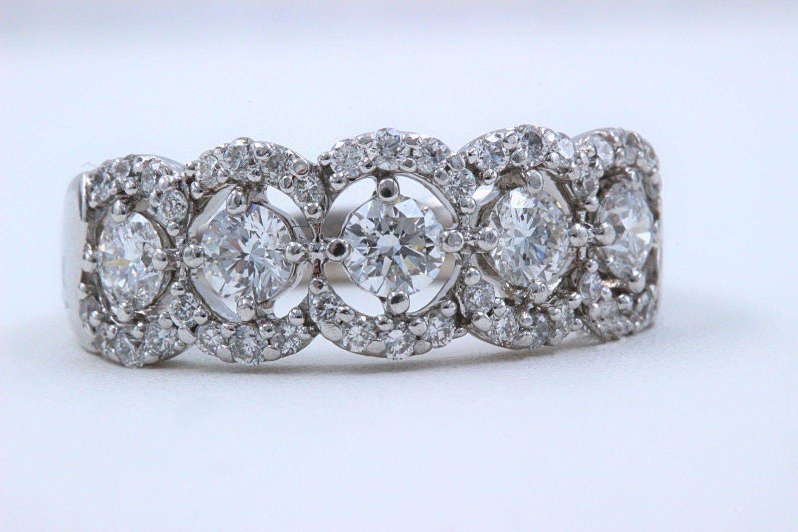 Diamant-Ehering mit Diamant-Halo-Design 14 Karat Weißgold Damen im Angebot