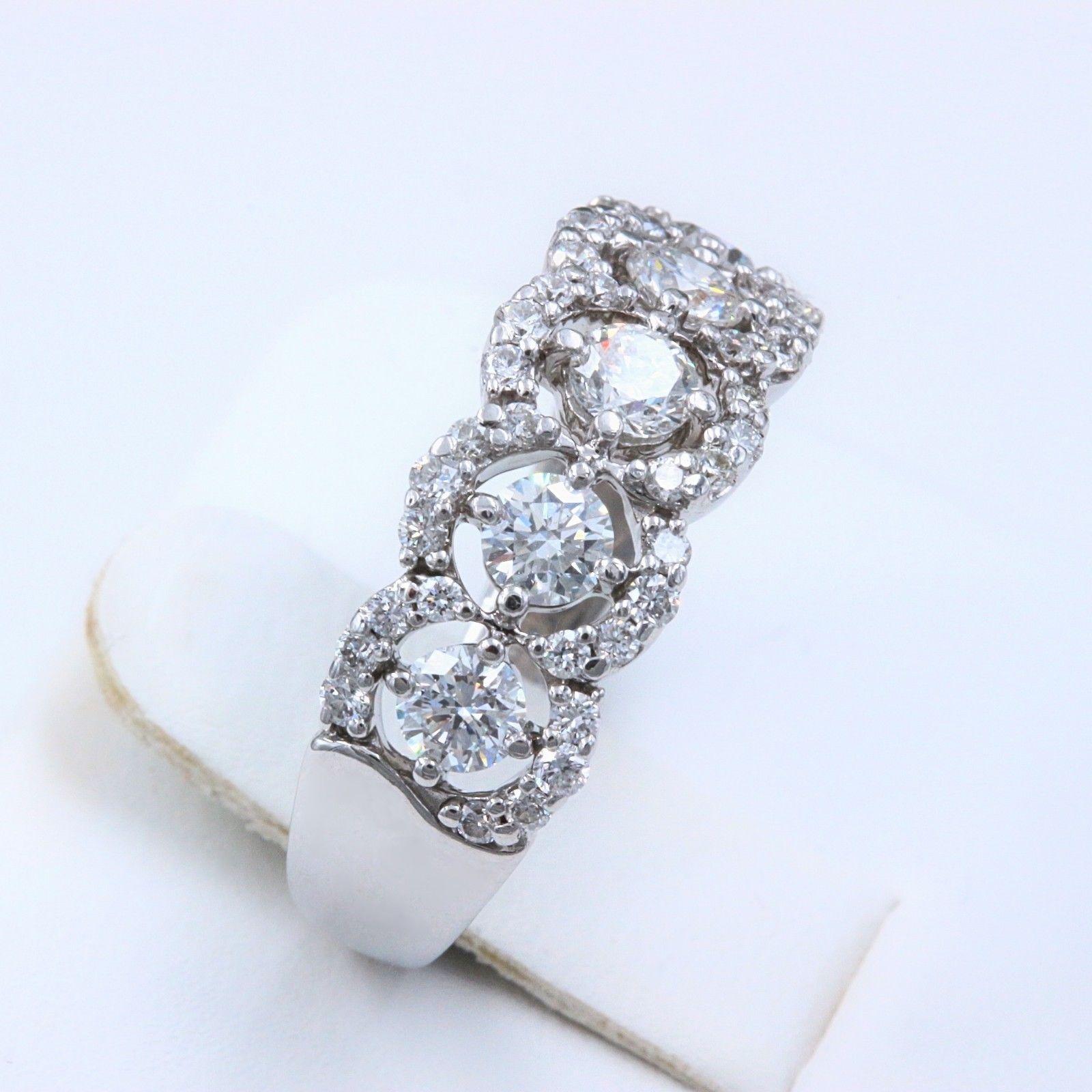Diamant-Ehering mit Diamant-Halo-Design 14 Karat Weißgold im Angebot 4