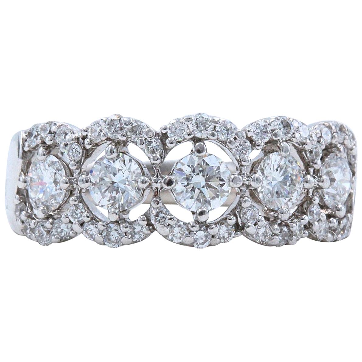 Diamant-Ehering mit Diamant-Halo-Design 14 Karat Weißgold im Angebot
