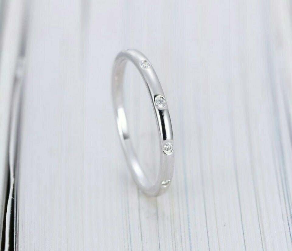 Diamond Wedding Band Round Cut 14k White Gold Ring In New Condition For Sale In Chicago, IL