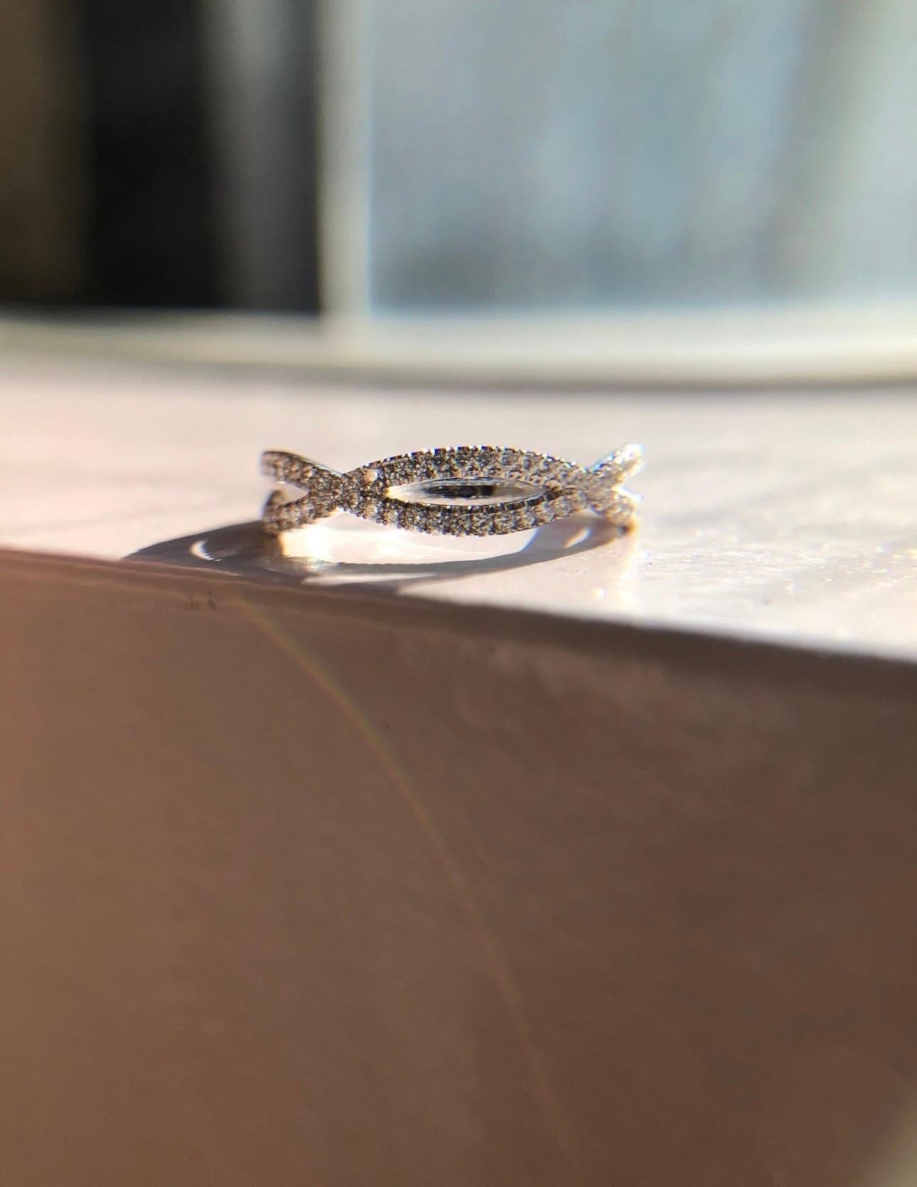 Women's or Men's Diamond Wedding Band Twist 18KT white gold Fine Diamonds VS 0.55ct For Sale