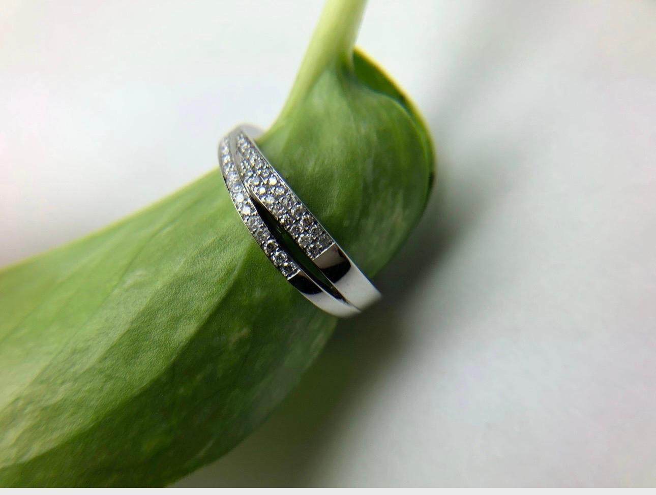 Diamond Wedding Band Twist 18KT white gold Fine Diamonds VS 0.55ct For Sale 1