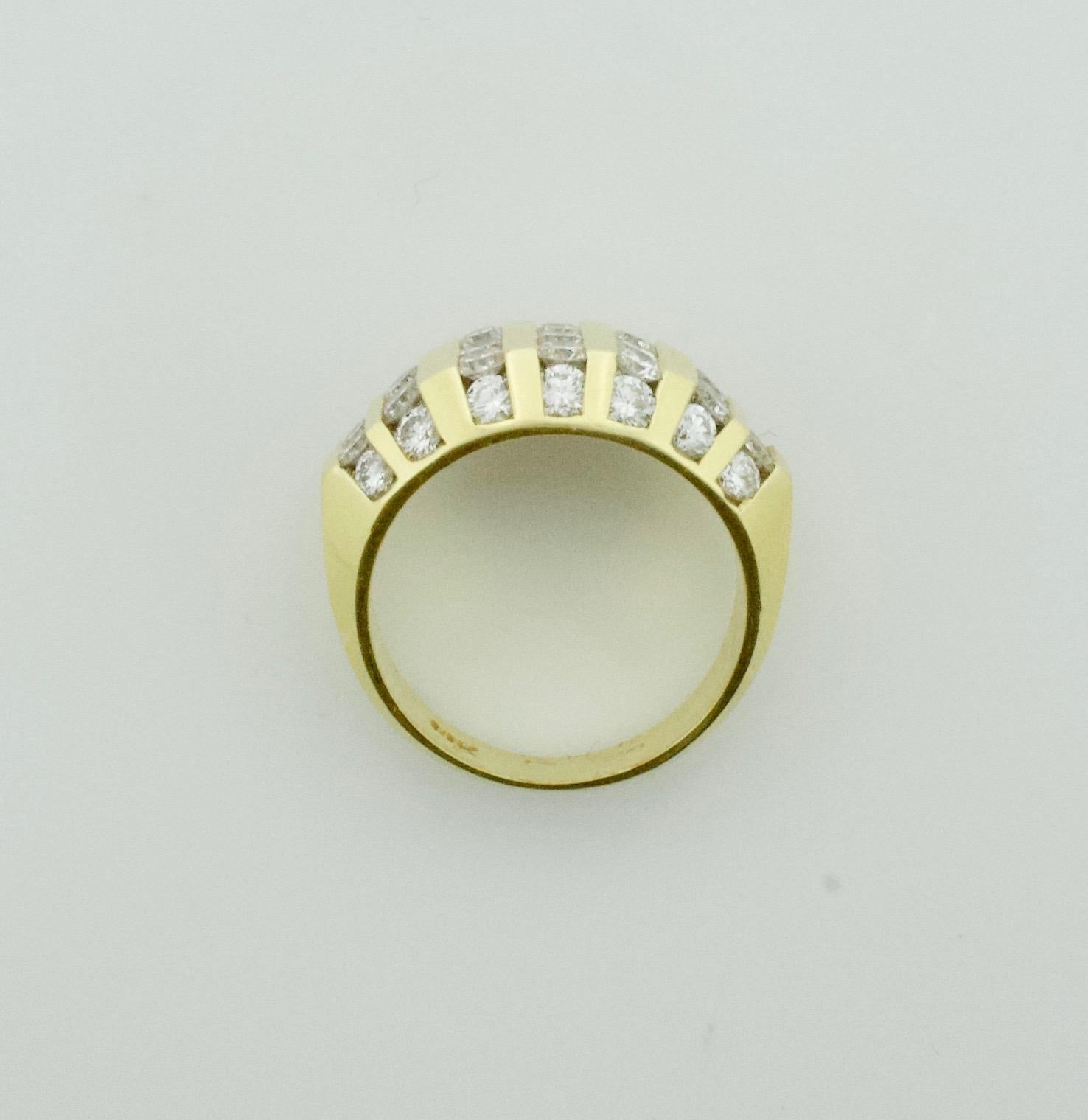 Modern Diamond Wedding or Fashion Ring in 18 Karat Yellow Gold, circa 1970s For Sale