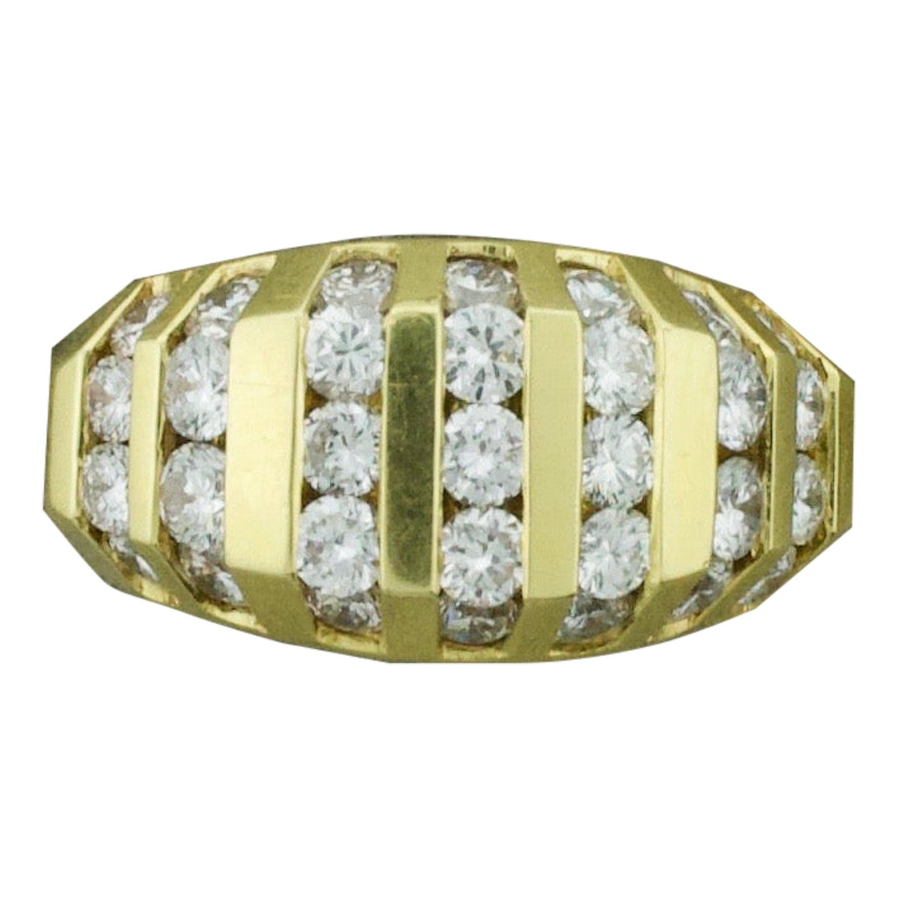 Diamond Wedding or Fashion Ring in 18 Karat Yellow Gold, circa 1970s For Sale