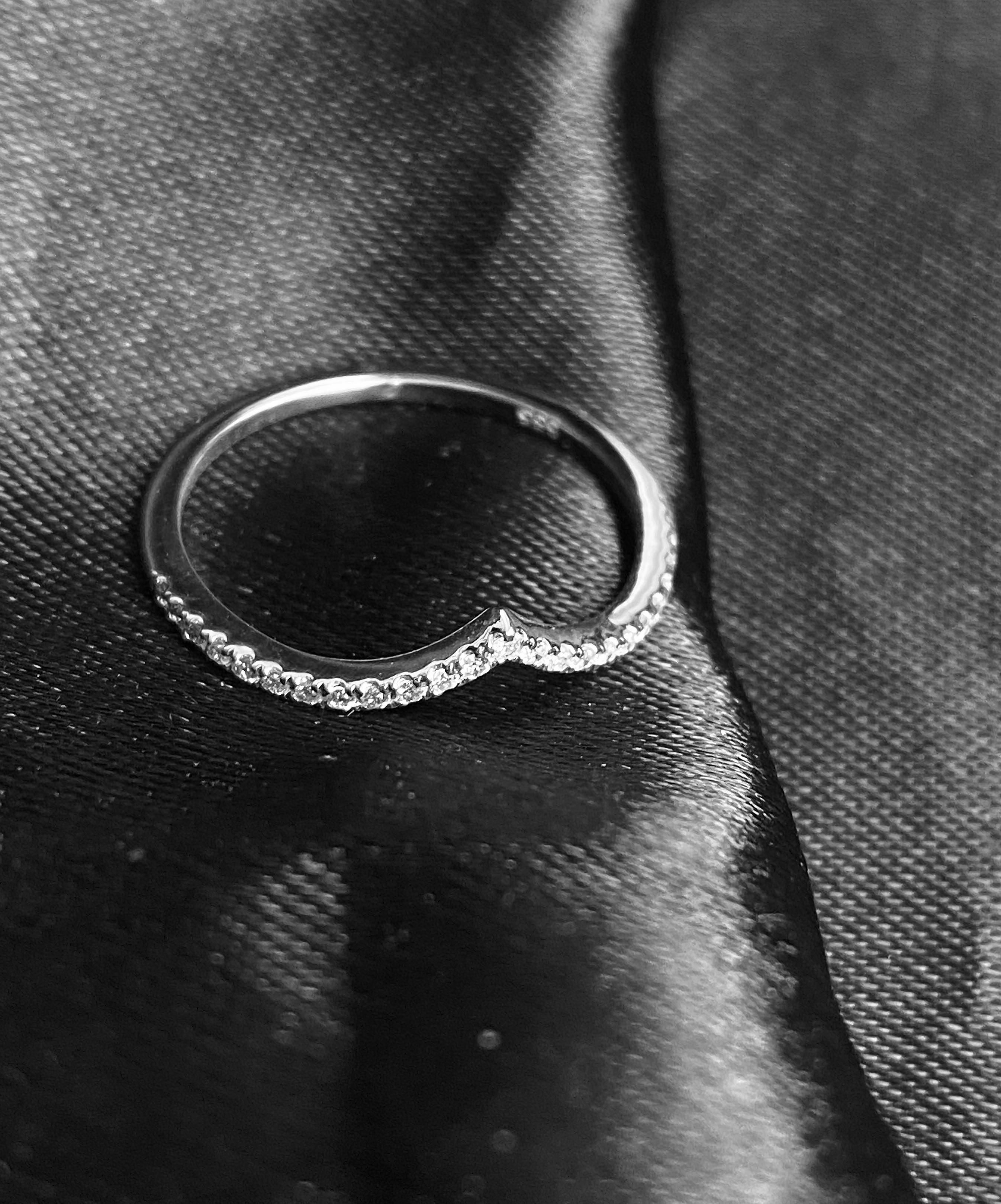 wedding ring minimalist