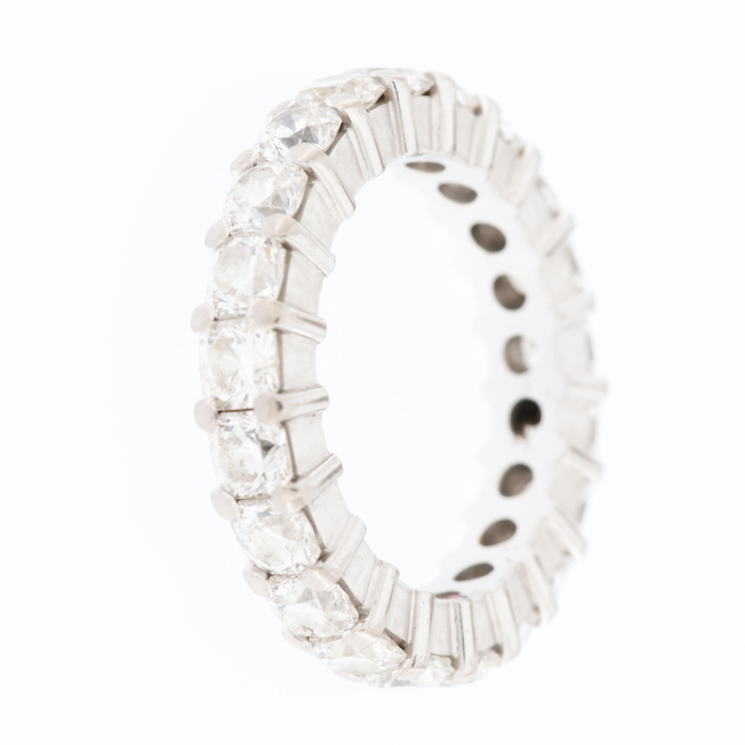 HRD Certificado Raro Diamantes talla Flandes Anillo Eternidad Oro Blanco Moderno en venta