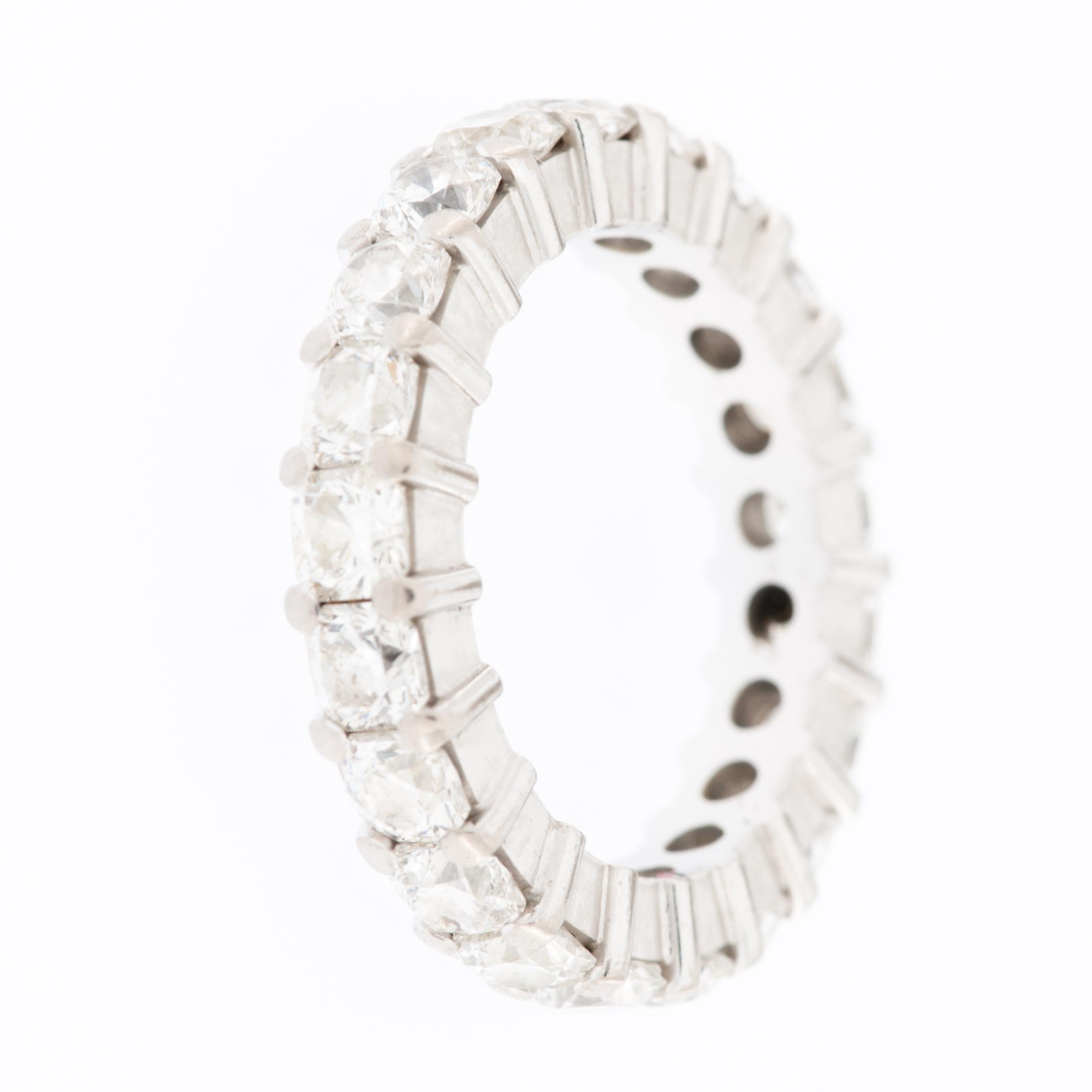 Eternity-Ring aus Weißgold mit HRD-zertifizierten seltenen Diamanten im Flanders-Schliff (Moderne) im Angebot