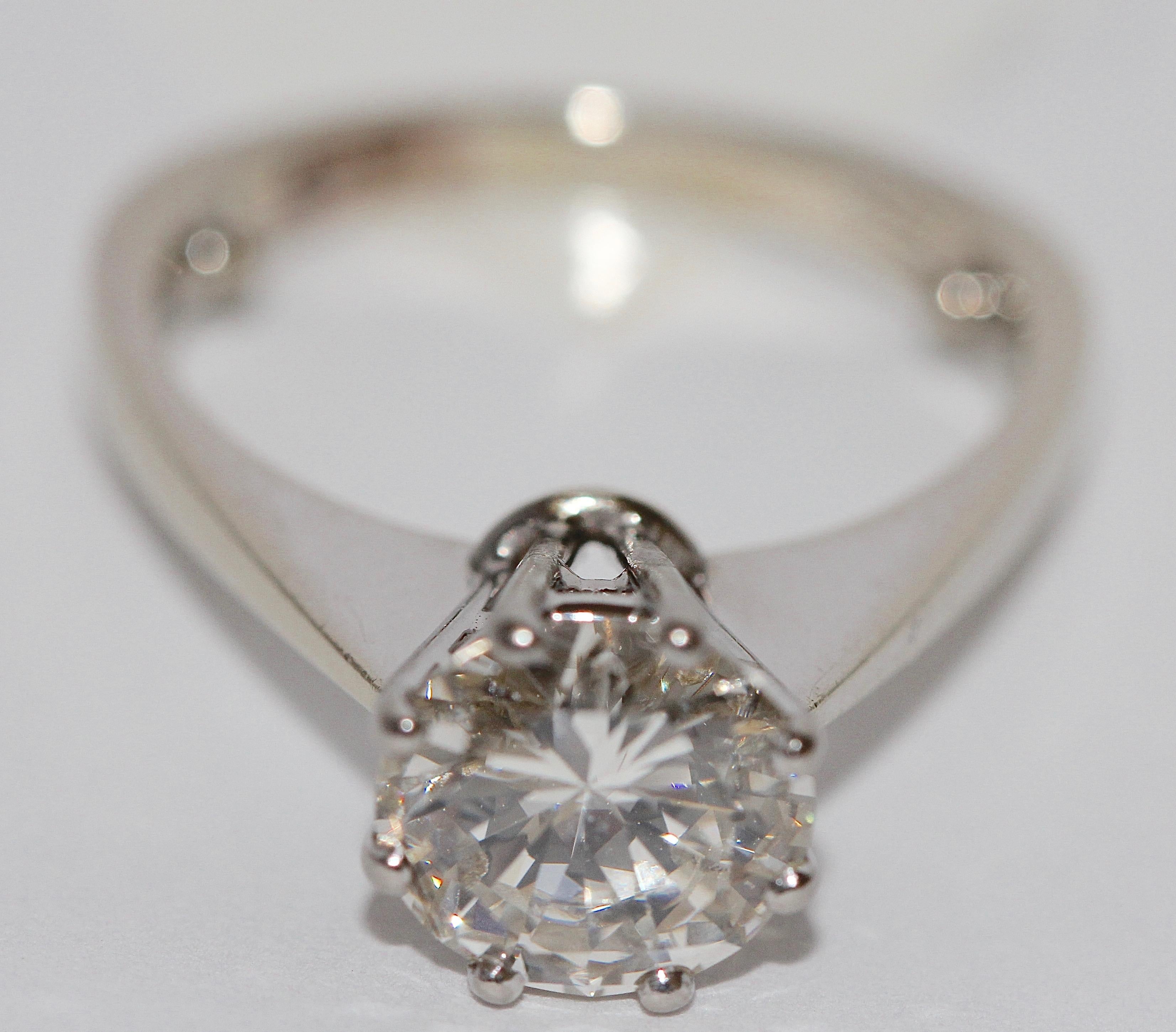 Round Cut Diamond Wedding Ring with Solitaire 2 Carat, Wesselton, IF, 14 Karat Gold For Sale