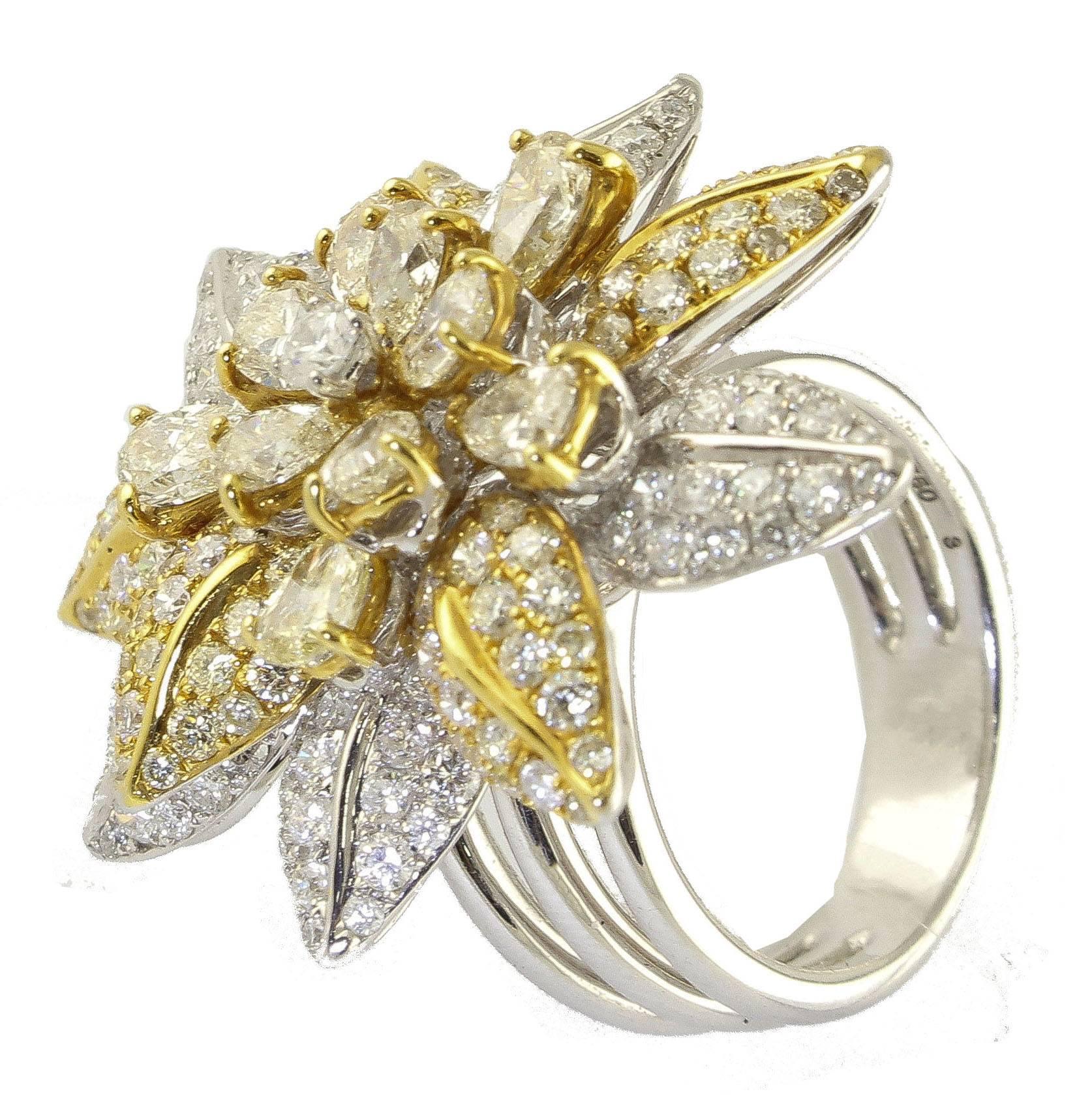 shipping policy: 
No additional costs will be added to this order.
Shipping costs will be totally covered by the seller (customs duties included). 

Charming flower ring in 18 kt white and yellow gold studded with white and yellow diamonds (4.64