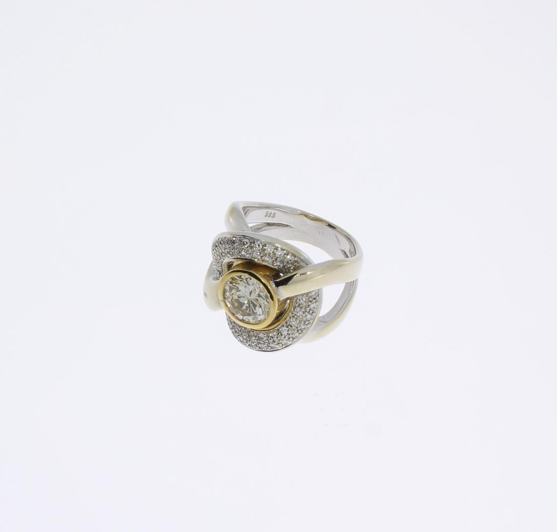 Ring aus Weiß- und Gelbgold mit Diamanten im Zustand „Hervorragend“ im Angebot in Berlin, DE