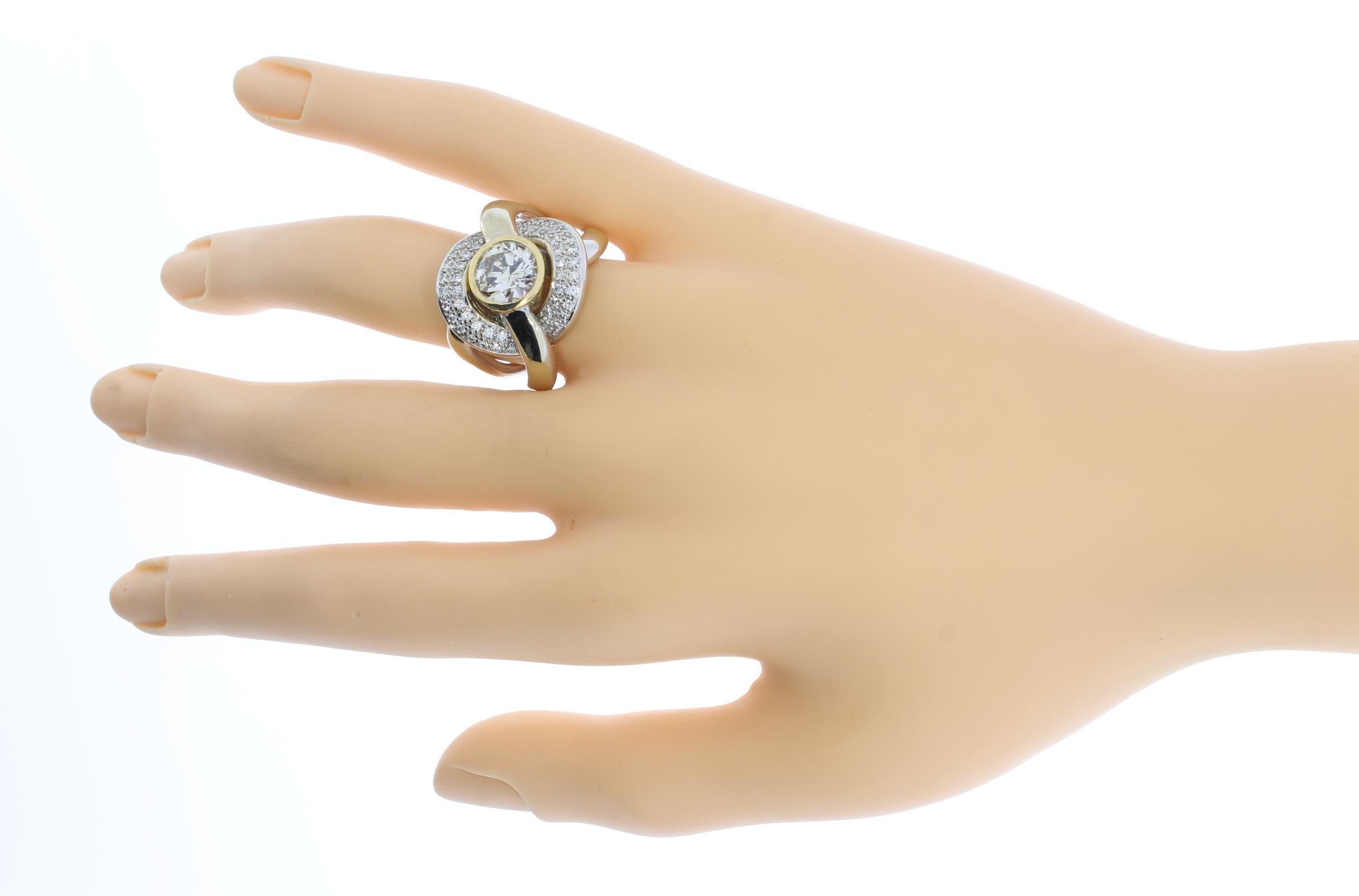 Ring aus Weiß- und Gelbgold mit Diamanten im Angebot 4