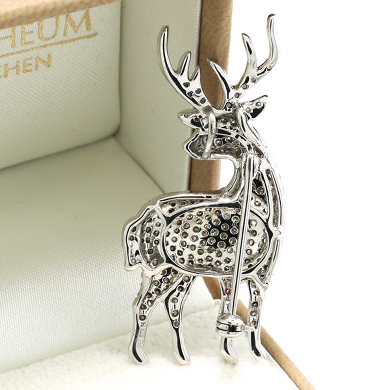 Diamond white + fancy brown 1.75 ct Pendant Rendeer 18Kt White Gold Animal Motif In New Condition For Sale In München, DE