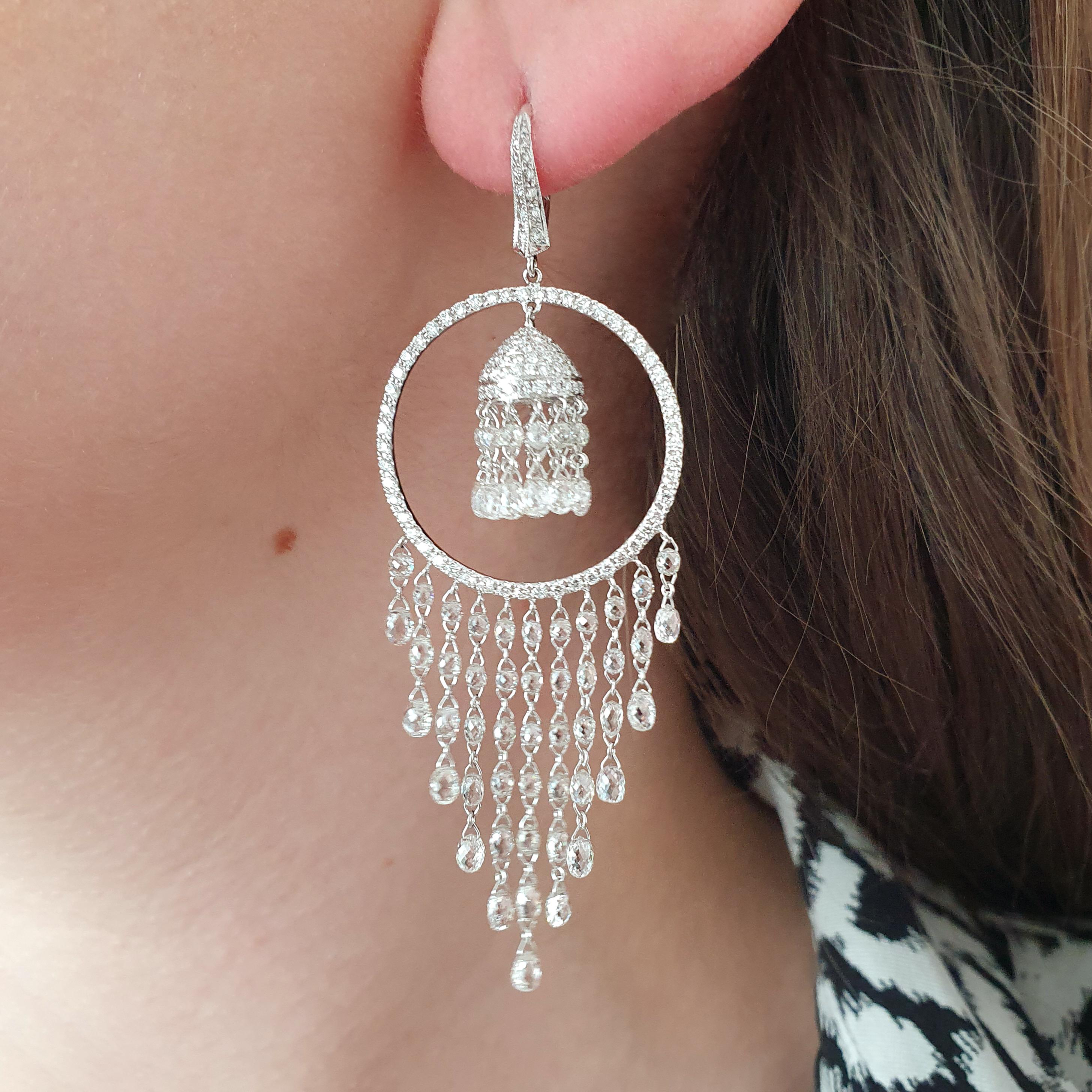 Boucles d'oreilles chandelier en or blanc 18K avec diamants Unisexe en vente