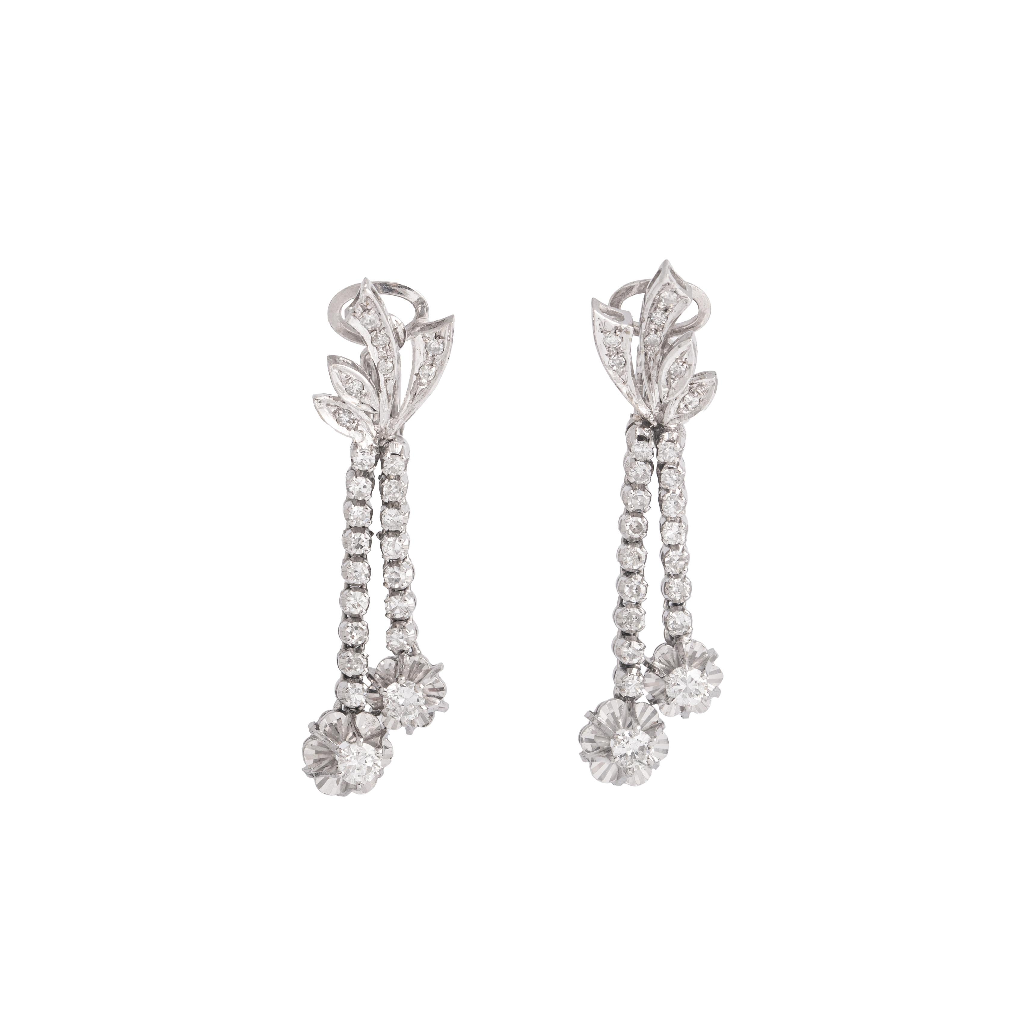 Old mine cut Diamond on White Gold 18K Earrings.
Late 20th Century.

Length: approx. 4.50 centimeters.
Total weight: 14.01 grams.
