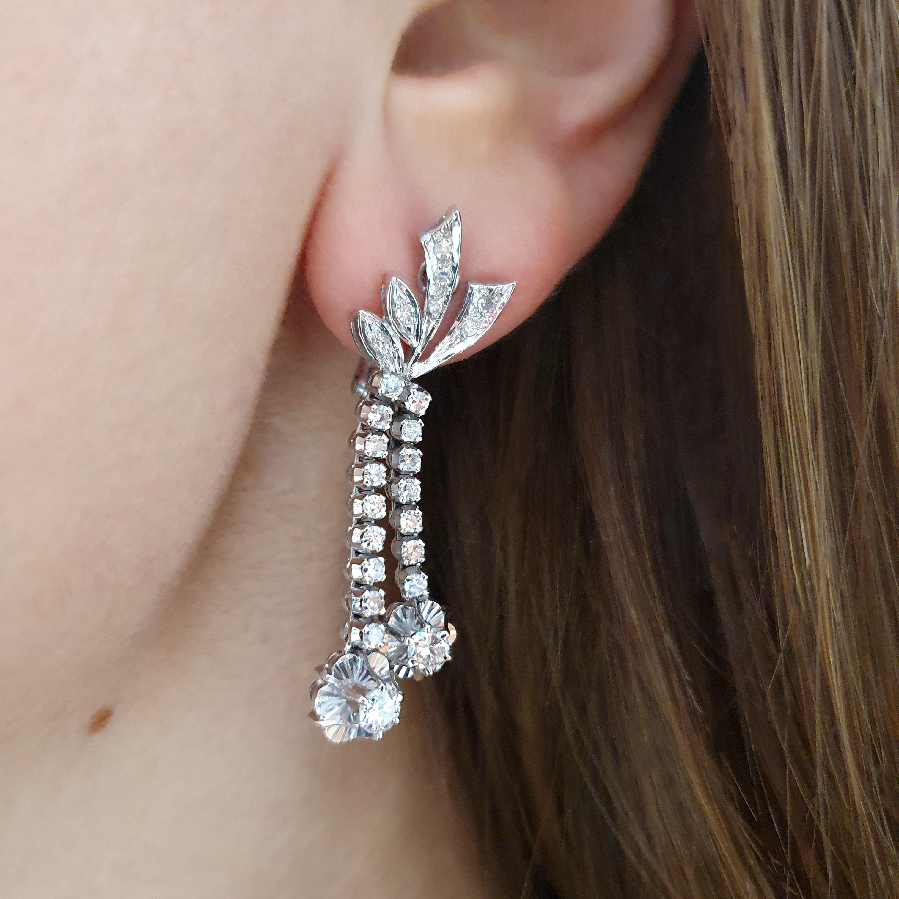 Boucles d'oreilles en or blanc 18 carats avec diamants, fin du 20e siècle Unisexe en vente