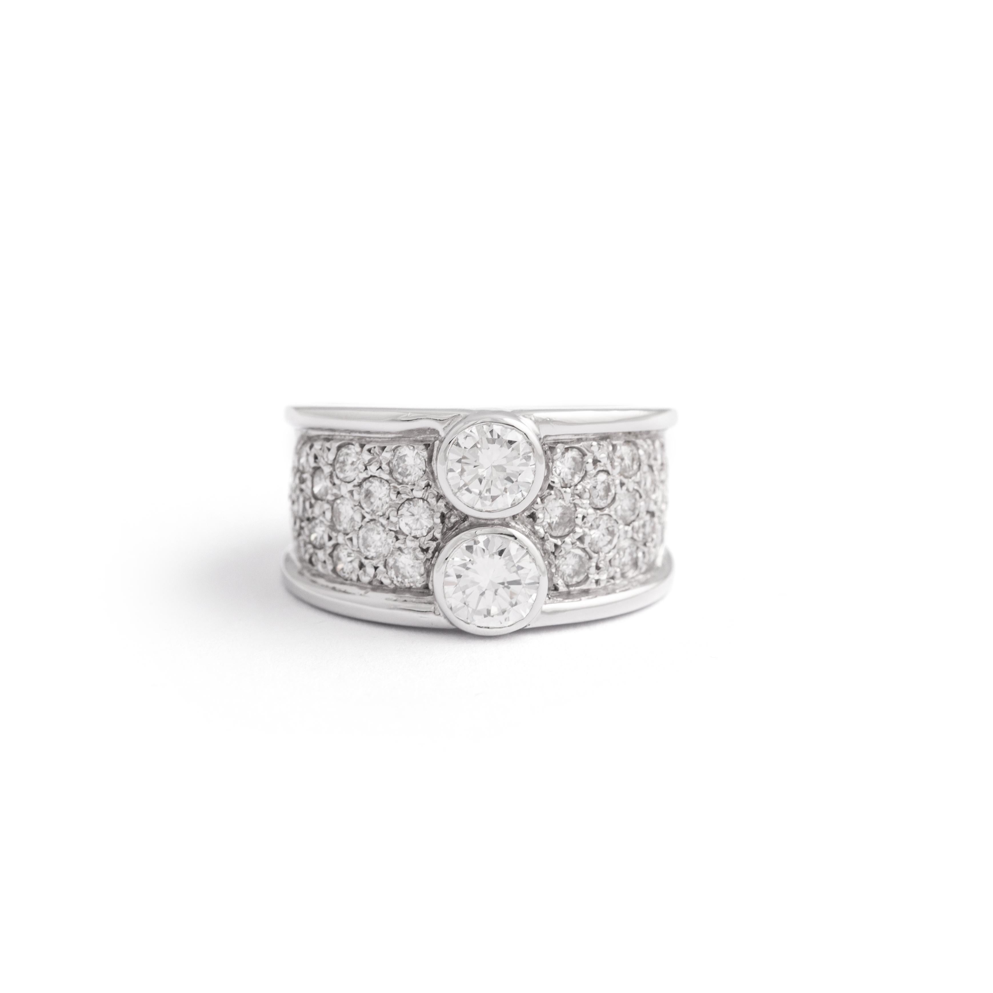 Round Cut Diamond White Gold 18K Ring  For Sale