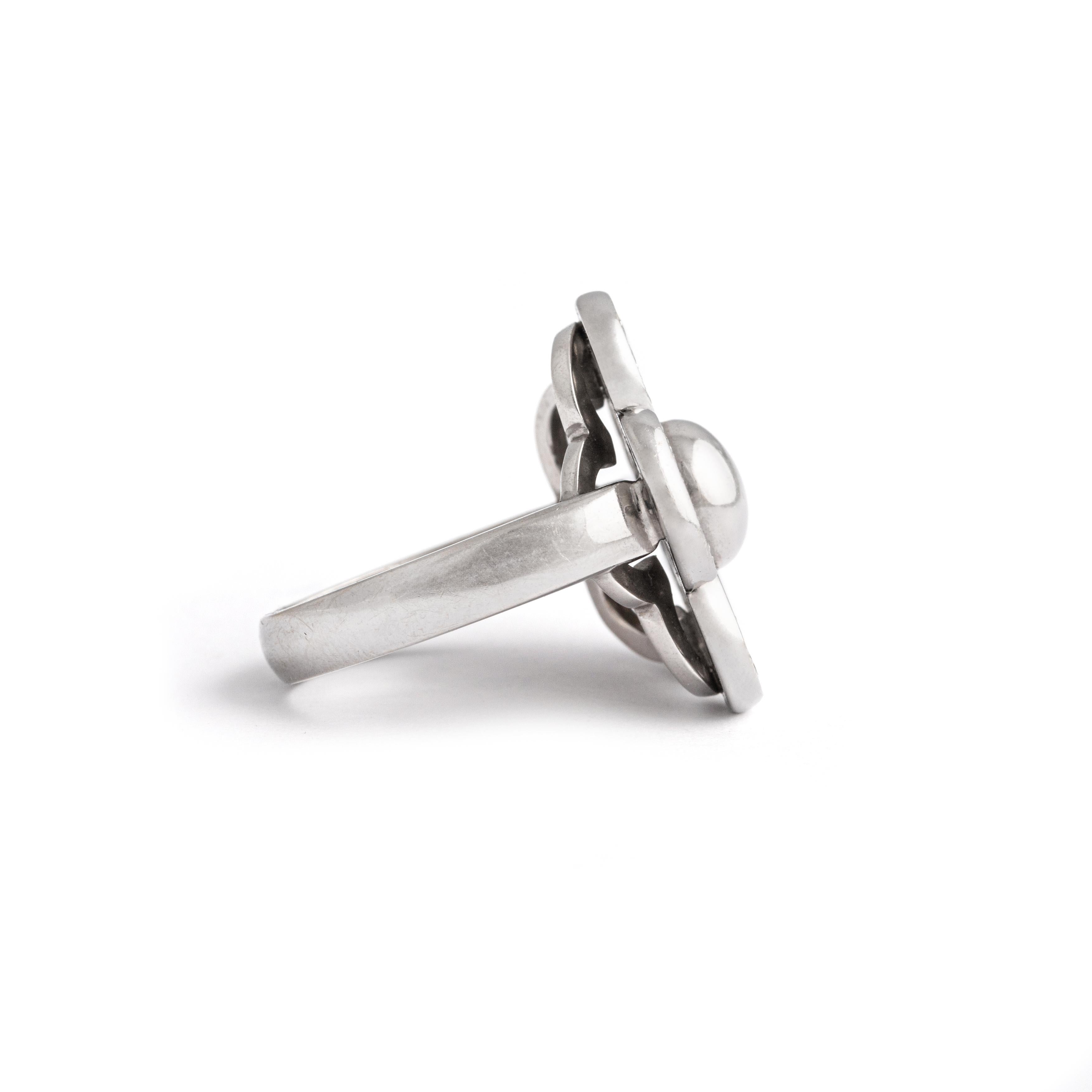Round Cut Schreiber Diamond White Gold 18K Ring For Sale