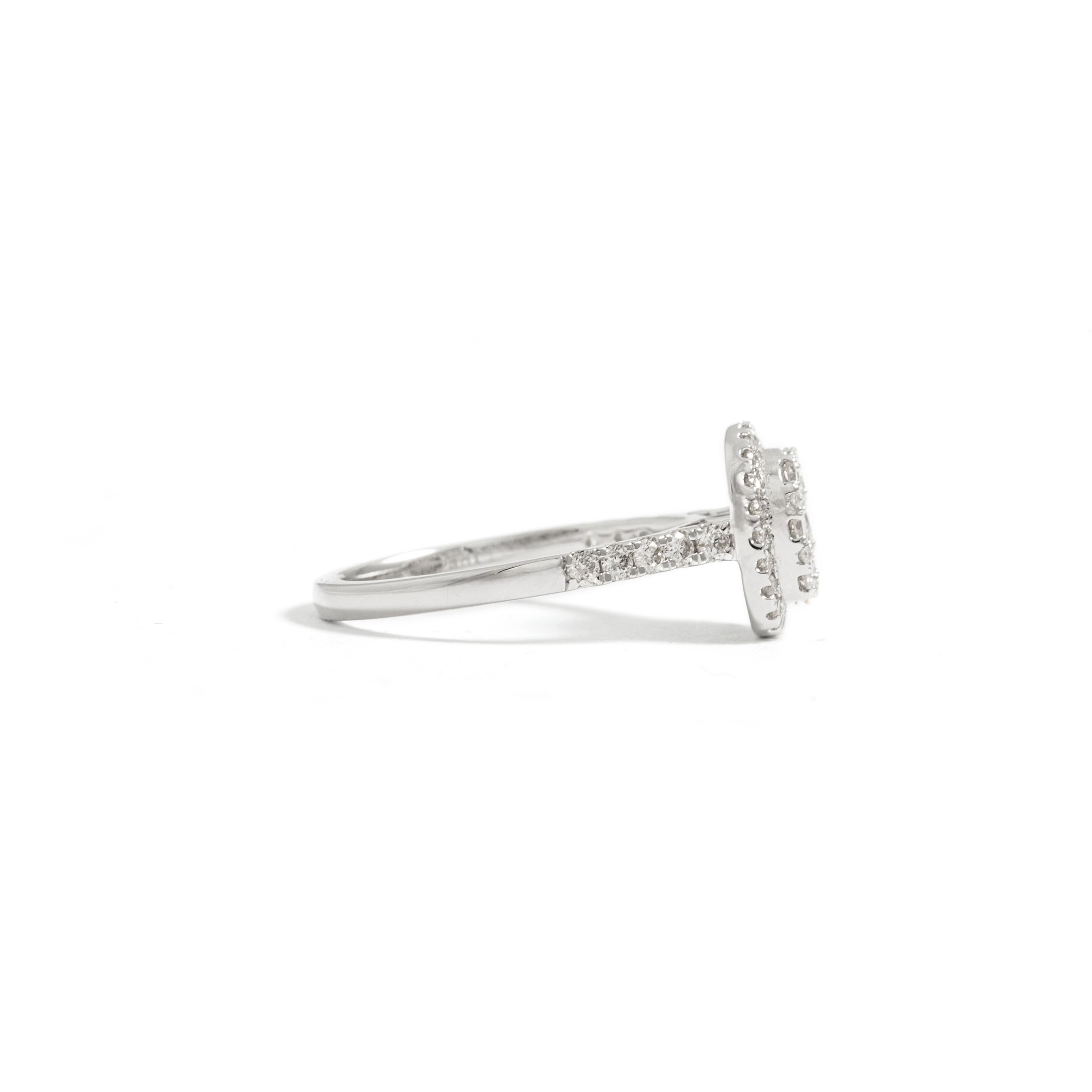 Round Cut Diamond White Gold 18K Ring For Sale