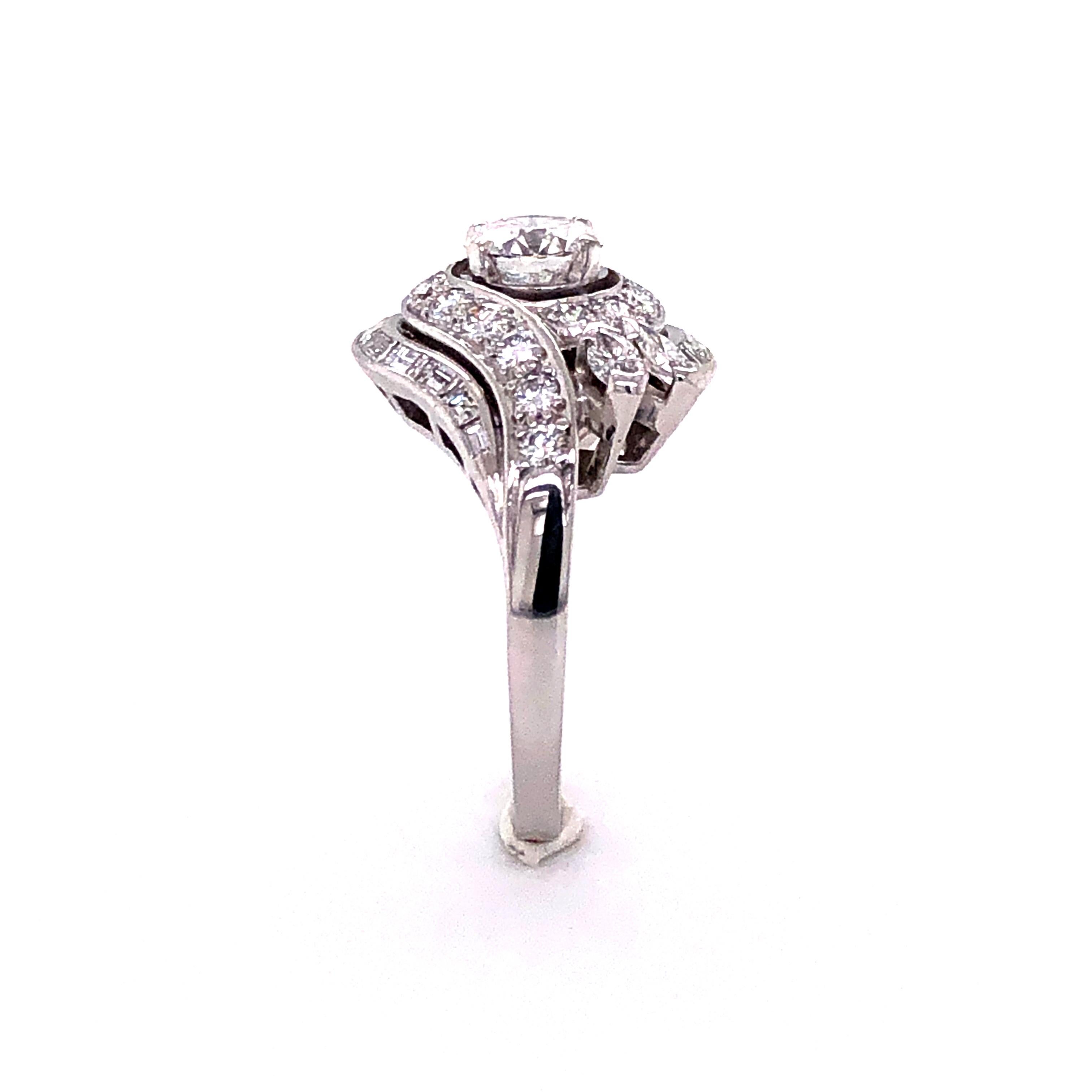 Unique Diamond Cocktail Ring in 18 Karat White Gold For Sale 1