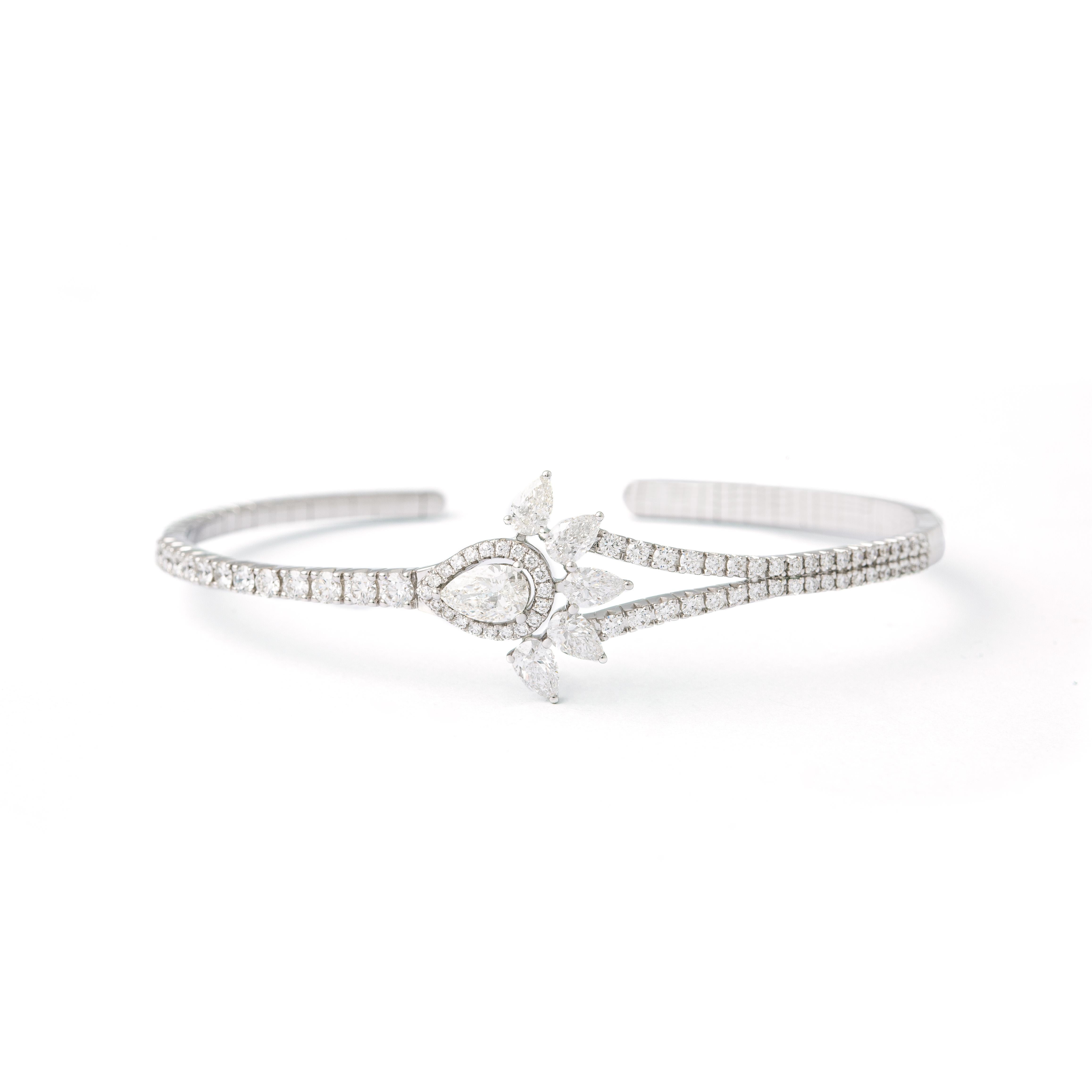 Bangle in 18kt white gold set with 6 pear-shaped diamonds 1.52 cts and 70 diamonds 1.22 cts.

Inner circumference: Approximately 17.58 centimeters ( 6.92 inches) up to 18.84 centimeters (7.42 inches).

Note: Flexible Bracelet.

Total weight: 14.63