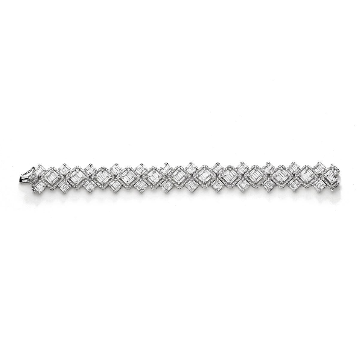 Bracelet in 18kt white gold set with 240 baguette cut diamonds 9.16 cts and 482 diamonds 3.62 ct