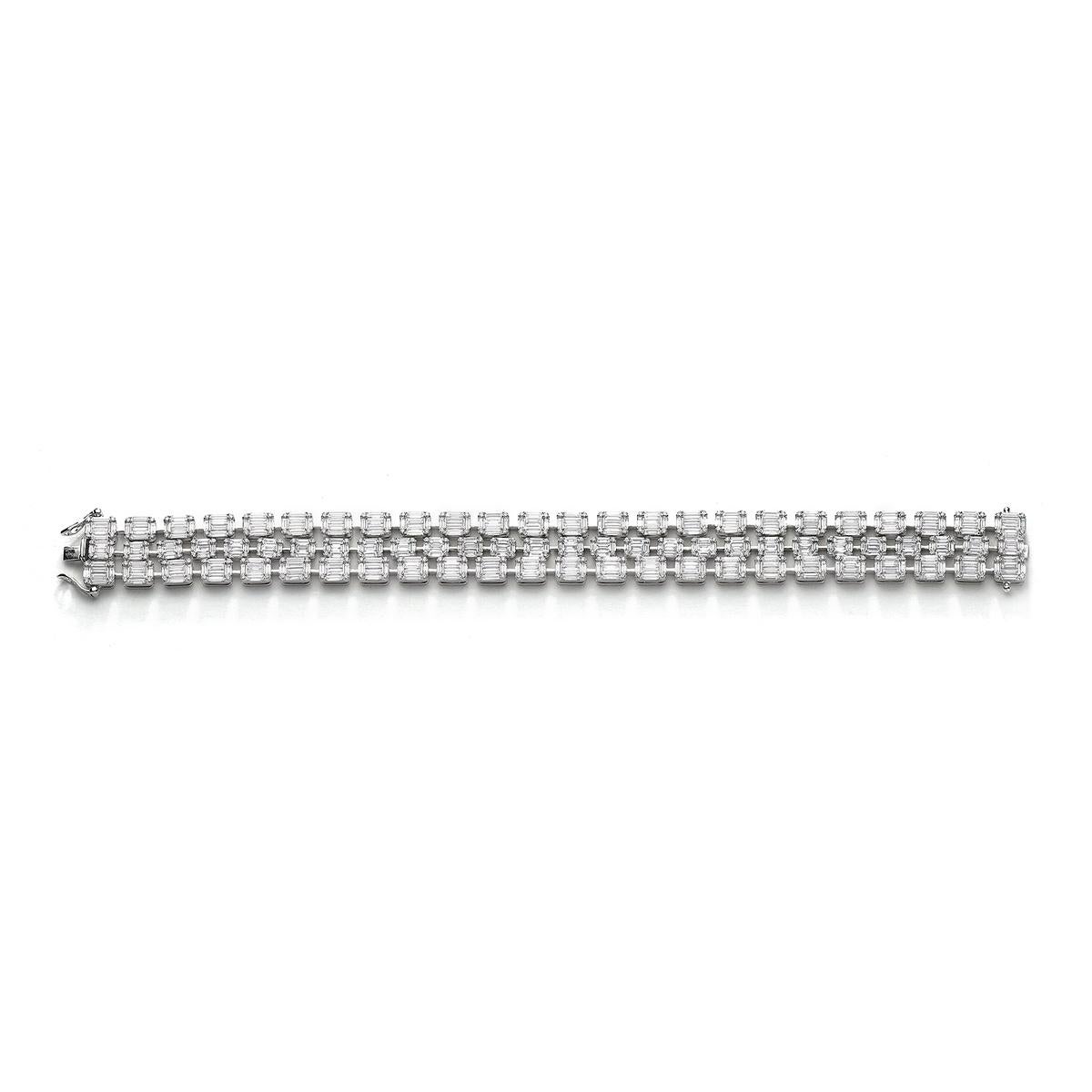 Bracelet in 18kt white gold set with 428 baguette cut diamonds 10.70 cts and 304 diamonds 1.40 cts