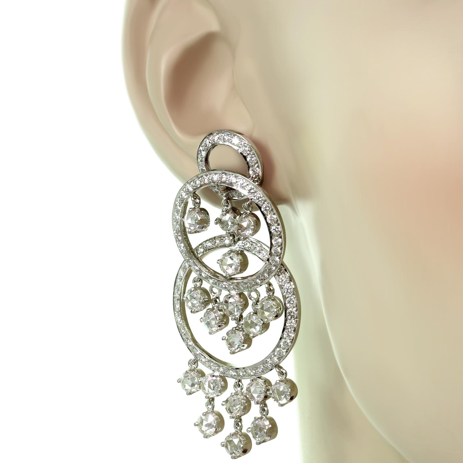 Boucles d'oreilles lustre or blanc et diamants Excellent état - En vente à New York, NY