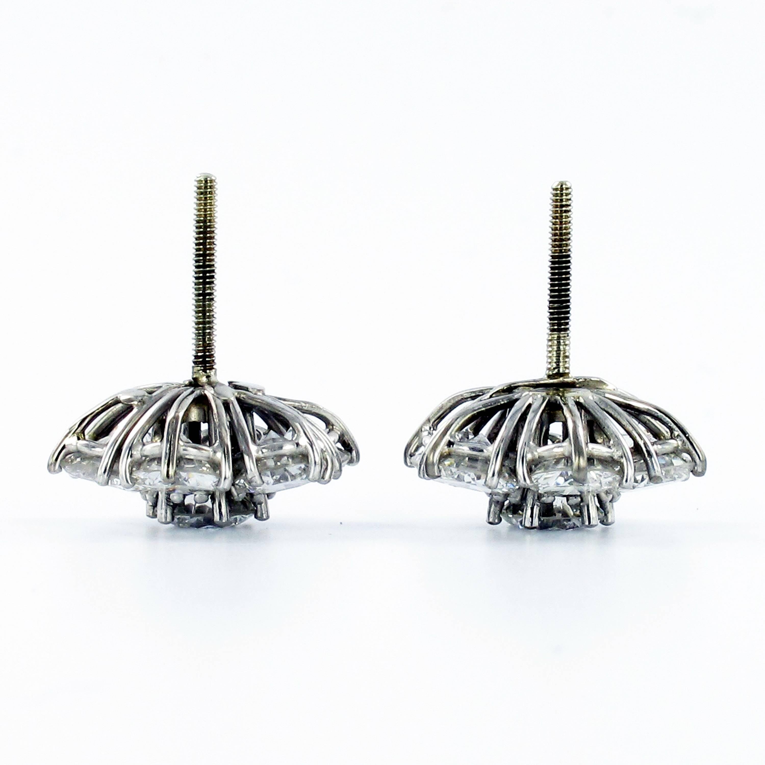 Diamond White Gold Cluster Earstuds In Excellent Condition In Lucerne, CH
