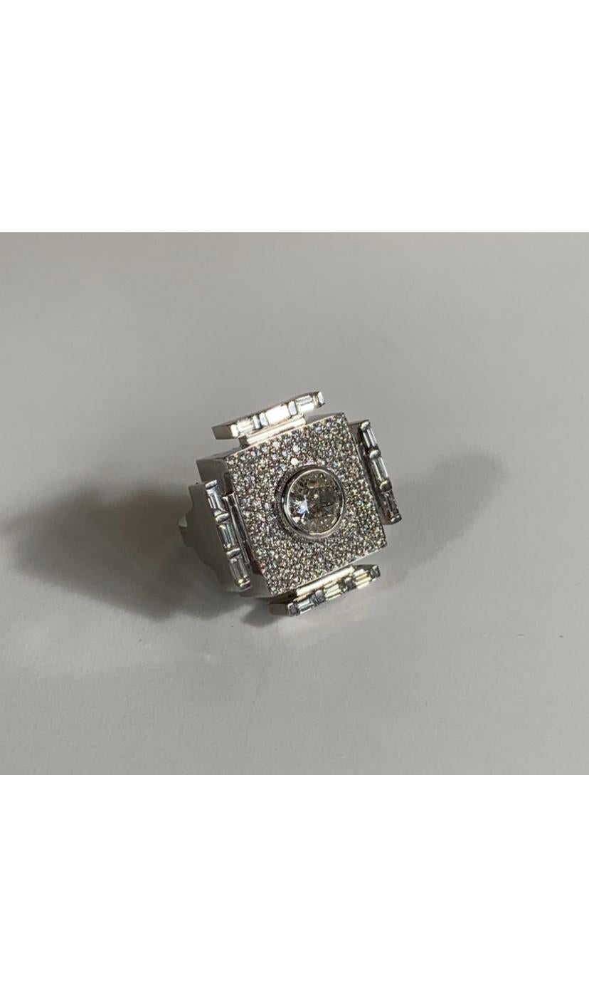 Diamond White Gold Cocktail Ring  In Excellent Condition For Sale In Los Angeles, CA