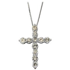 Kreuzanhänger aus Weißgold mit Diamant