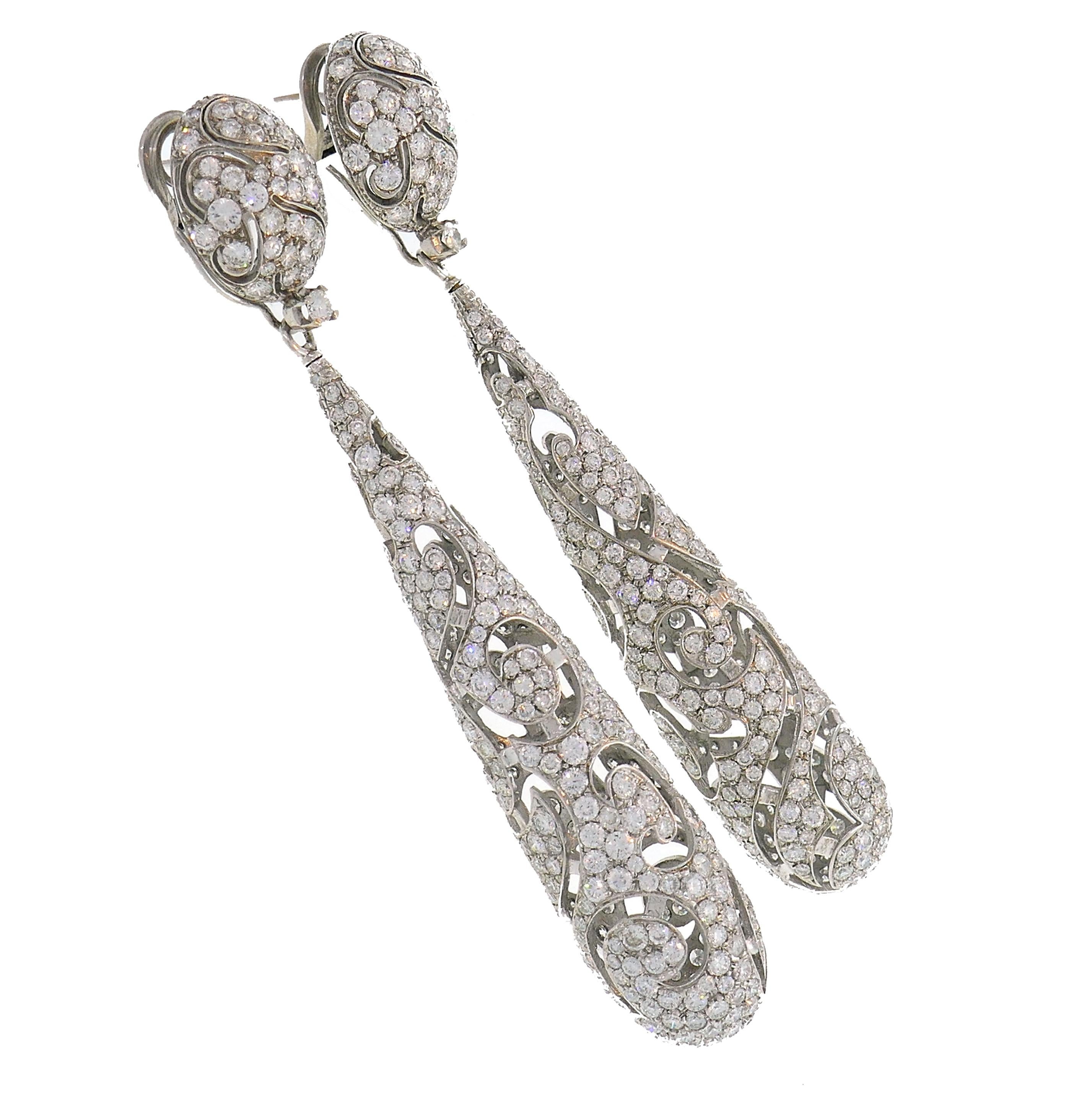Diamond White Gold Dangle Earrings Day and Night In Excellent Condition In Beverly Hills, CA